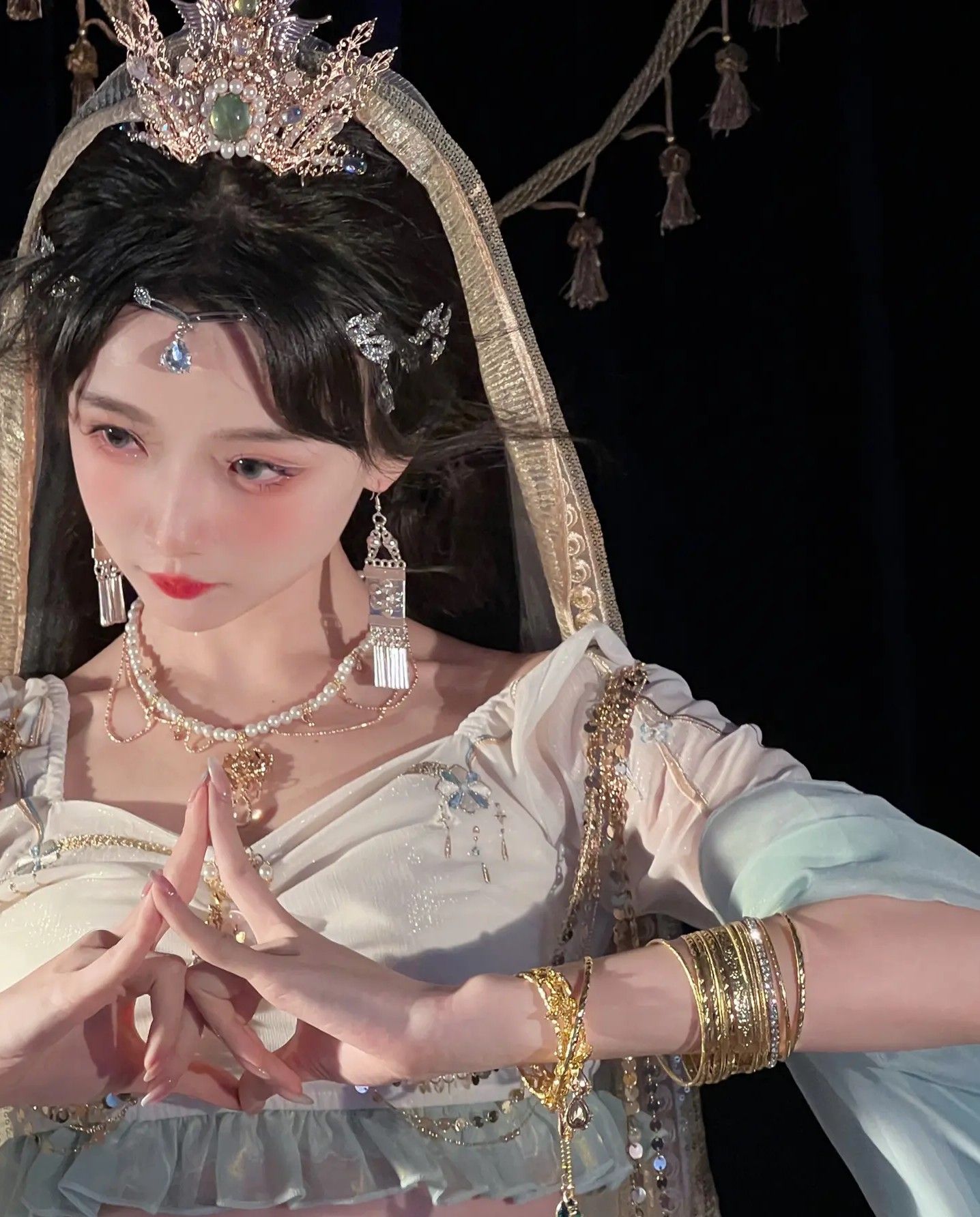 Blue-Hue Hanfu Headdress:A Study of Ancient Chinese Headwear with a Blue Theme Blue-Hue Hanfu Headdress:A Study of Ancient Chinese Headwear with a Blue Theme
