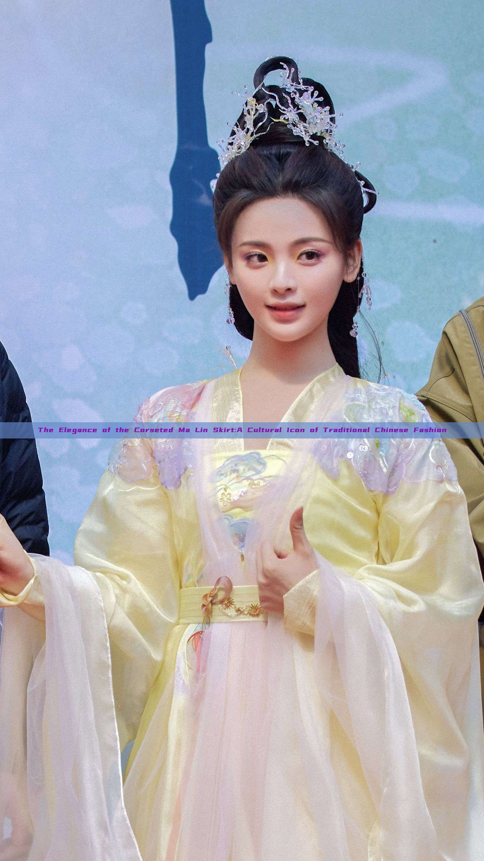 The Elegance of the Corseted Ma Lin Skirt:A Cultural Icon of Traditional Chinese Fashion