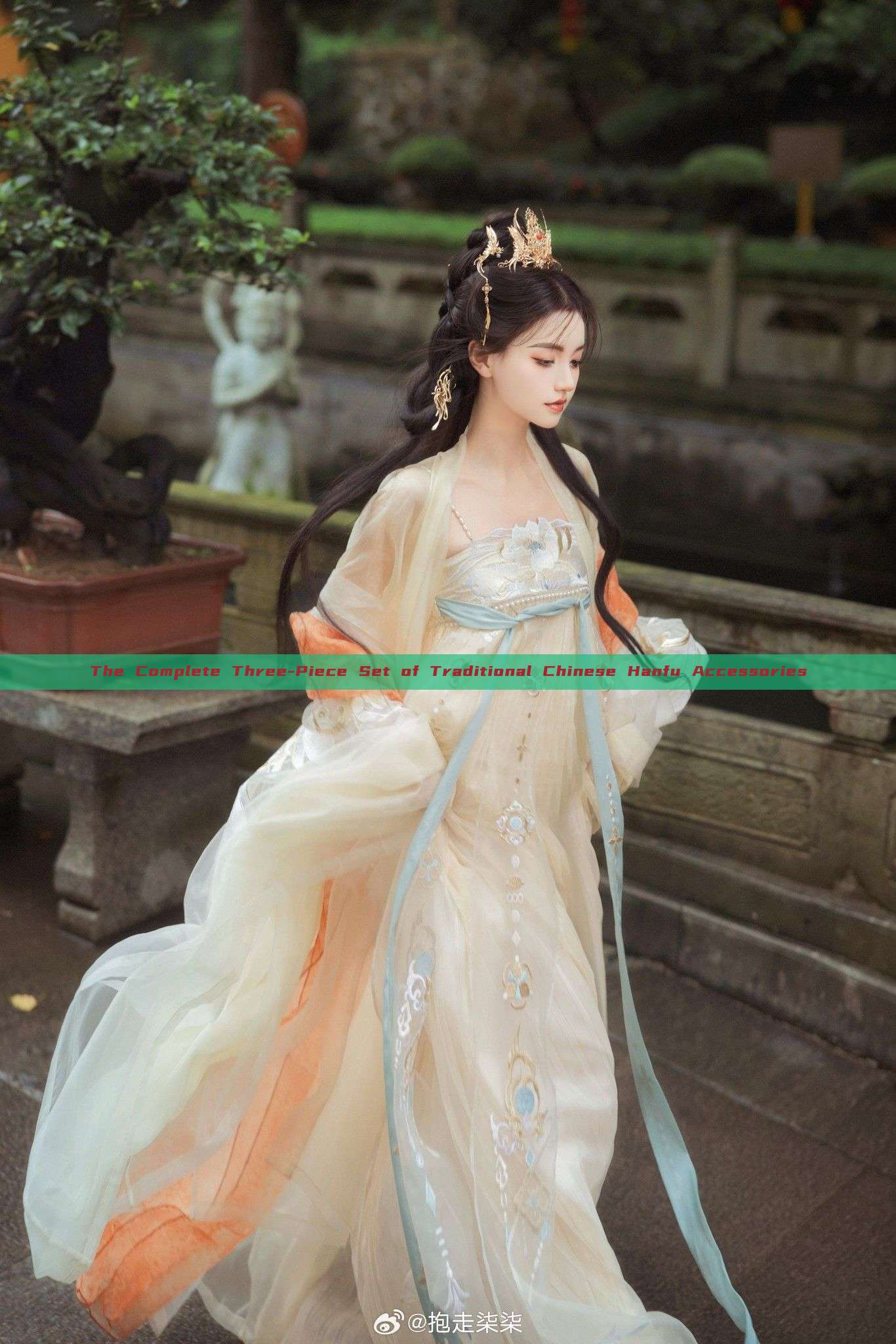 The Complete Three-Piece Set of Traditional Chinese Hanfu Accessories The Complete Three-Piece Set of Traditional Chinese Hanfu Accessories