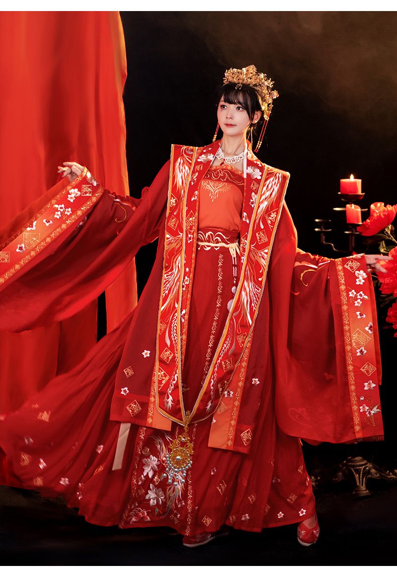 Embracing the Ethereal Elegance of Bone-Eroded Cheongsam Embracing the Ethereal Elegance of Bone-Eroded Cheongsam