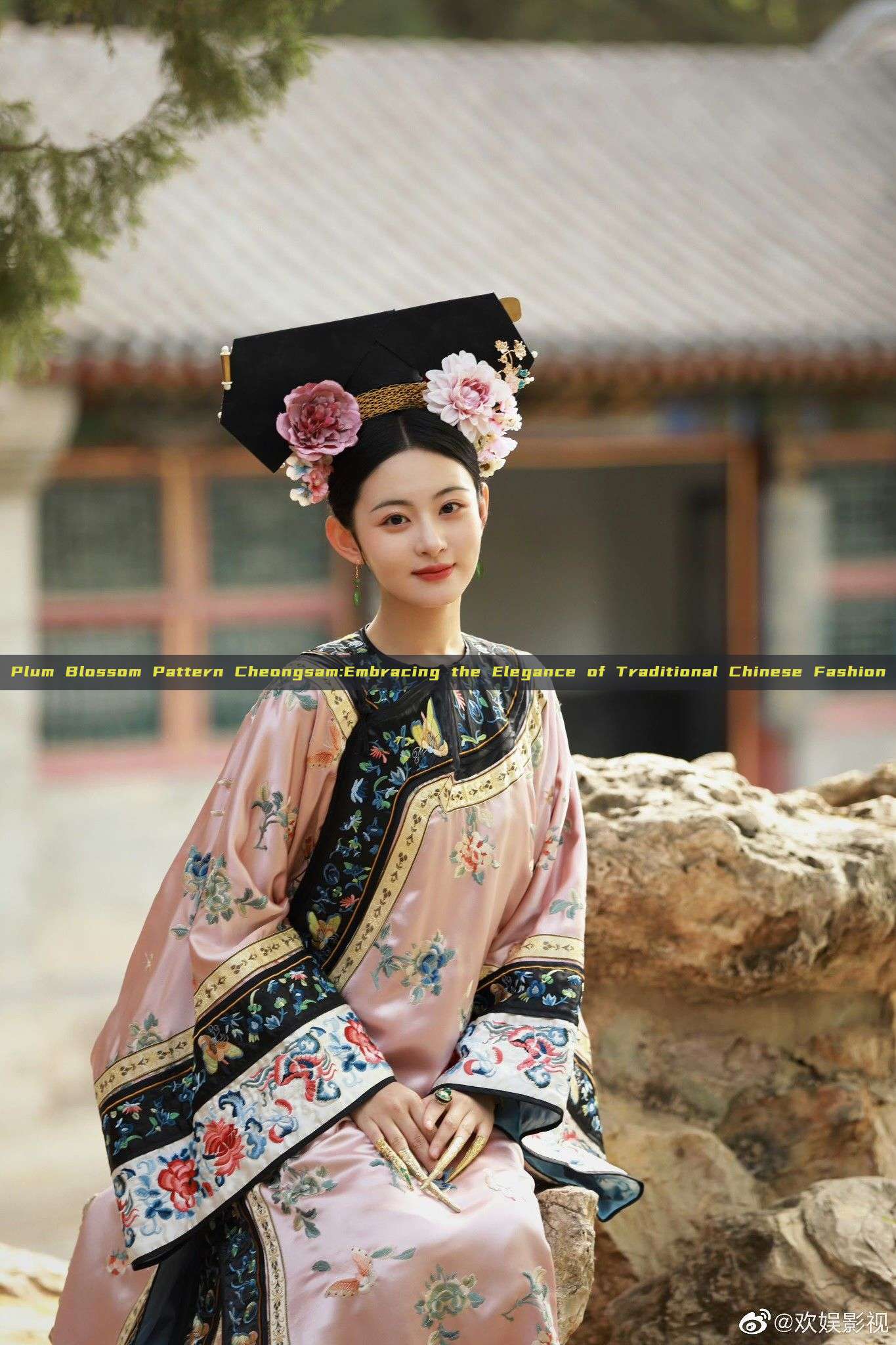 Plum Blossom Pattern Cheongsam:Embracing the Elegance of Traditional Chinese Fashion Plum Blossom Pattern Cheongsam:Embracing the Elegance of Traditional Chinese Fashion