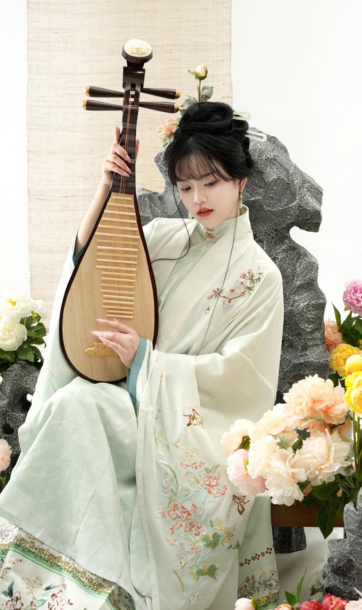 The Evolution of Cheongsam:A Modernized Blouse with a Flattering Fit for All The Evolution of Cheongsam:A Modernized Blouse with a Flattering Fit for All