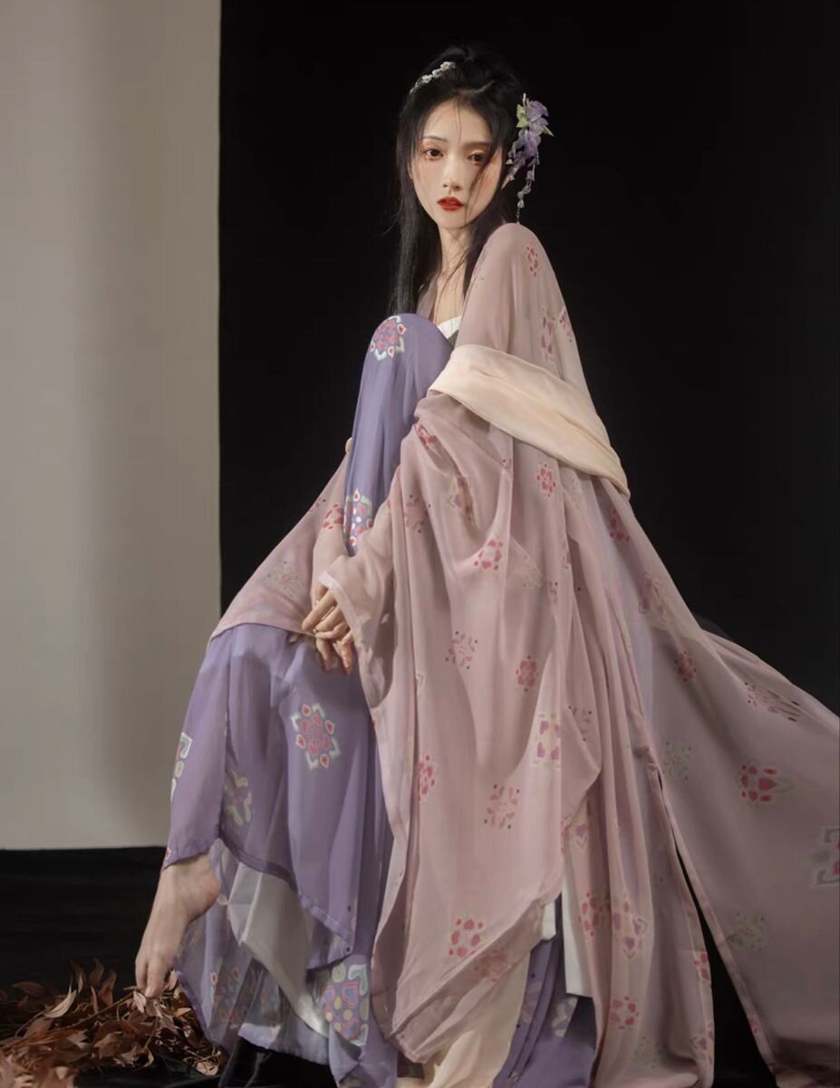 Embracing the New Sino-Chic:Girls Cheongsam Fashion in Modern Times Embracing the New Sino-Chic:Girls Cheongsam Fashion in Modern Times