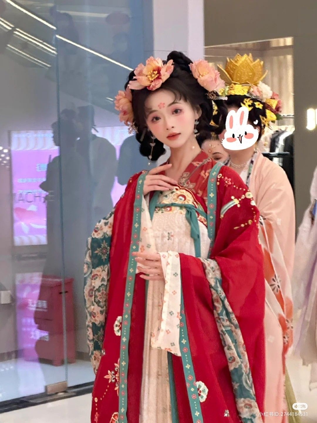Yun Mountain and Zhicais Original Hanfu:A Journey into the World of Ru Yasong Yun Mountain and Zhicais Original Hanfu:A Journey into the World of Ru Yasong