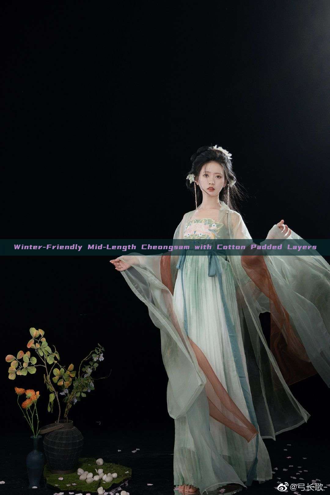 Winter-Friendly Mid-Length Cheongsam with Cotton Padded Layers Winter-Friendly Mid-Length Cheongsam with Cotton Padded Layers