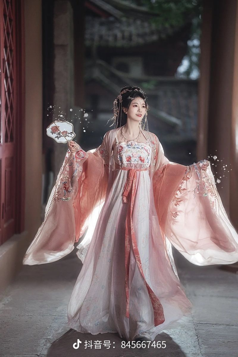 Chiffon Cheongsam Dress:A Blend of Tradition and Fashion in 2021 Chiffon Cheongsam Dress:A Blend of Tradition and Fashion in 2021