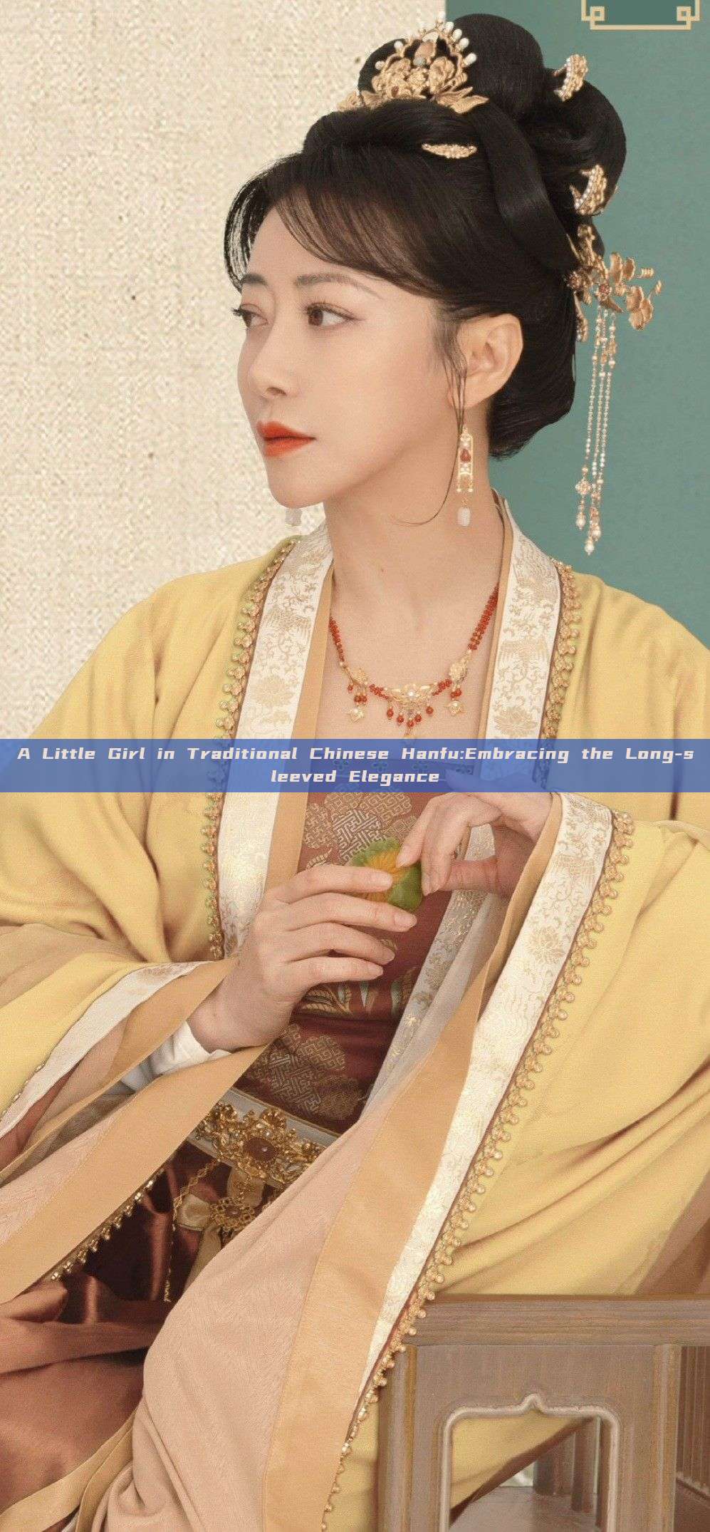 A Little Girl in Traditional Chinese Hanfu:Embracing the Long-sleeved Elegance A Little Girl in Traditional Chinese Hanfu:Embracing the Long-sleeved Elegance
