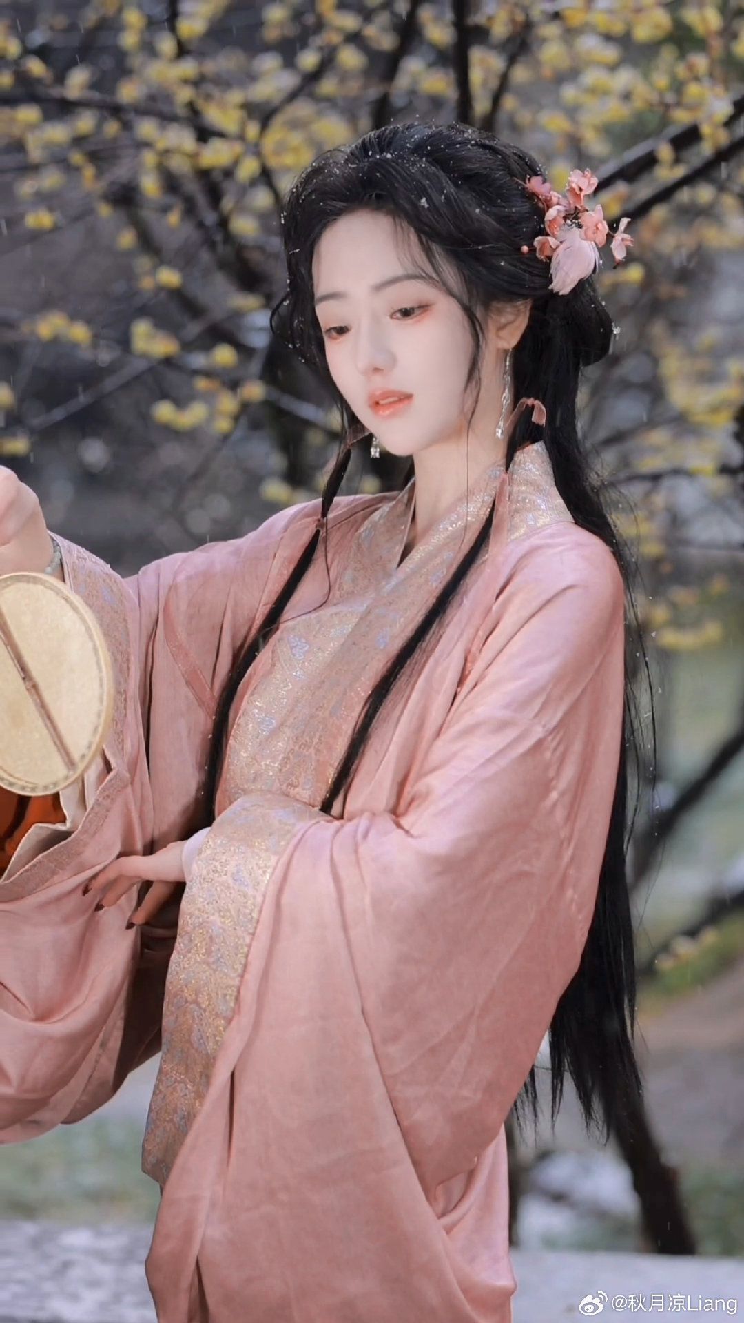 Pregnant Women Embracing Traditional Elegance:The Rise of Maternity Hanfu Fashion Pregnant Women Embracing Traditional Elegance:The Rise of Maternity Hanfu Fashion