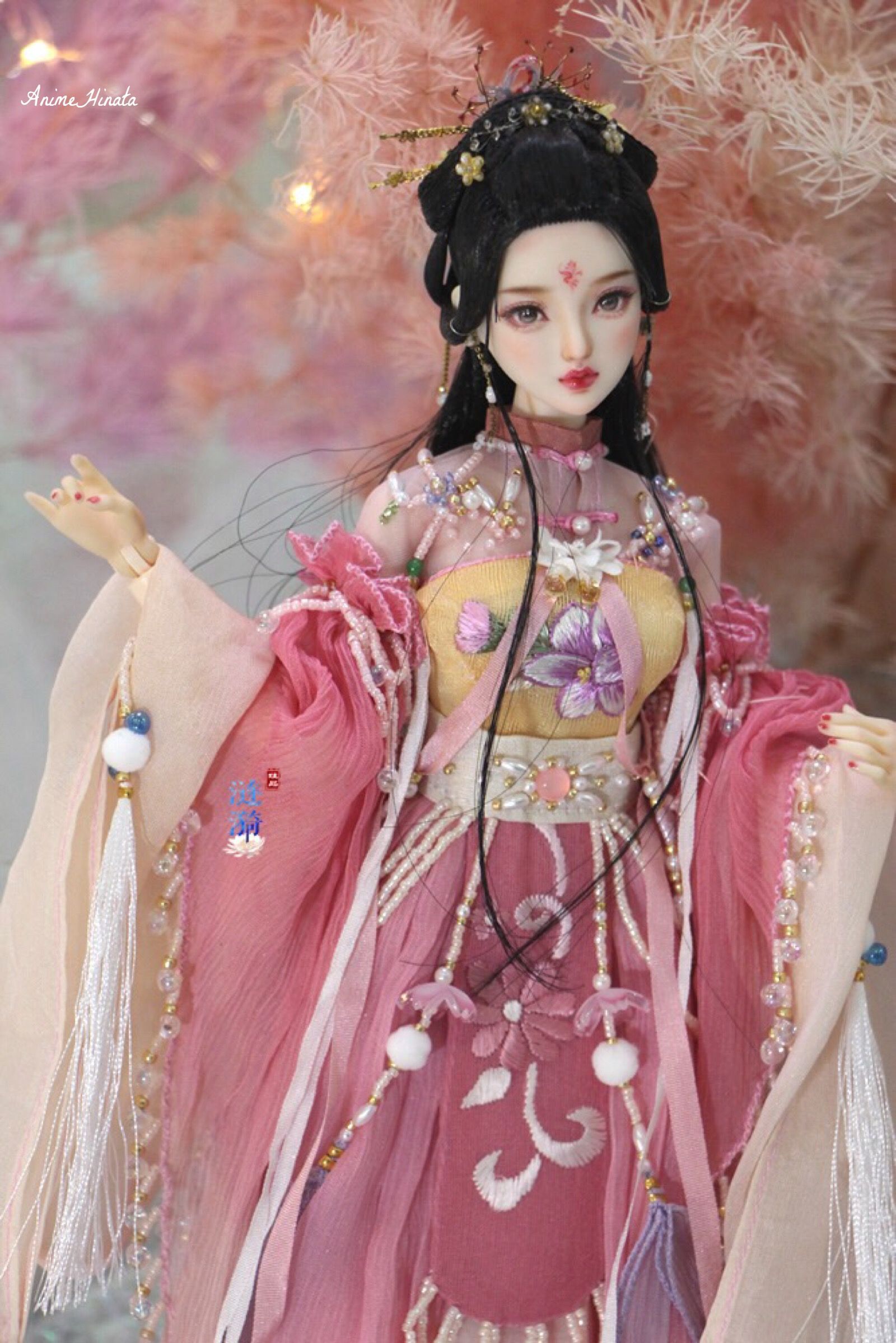 The Splendor of White Hanfu in the Wei and Jin Dynasties The Splendor of White Hanfu in the Wei and Jin Dynasties