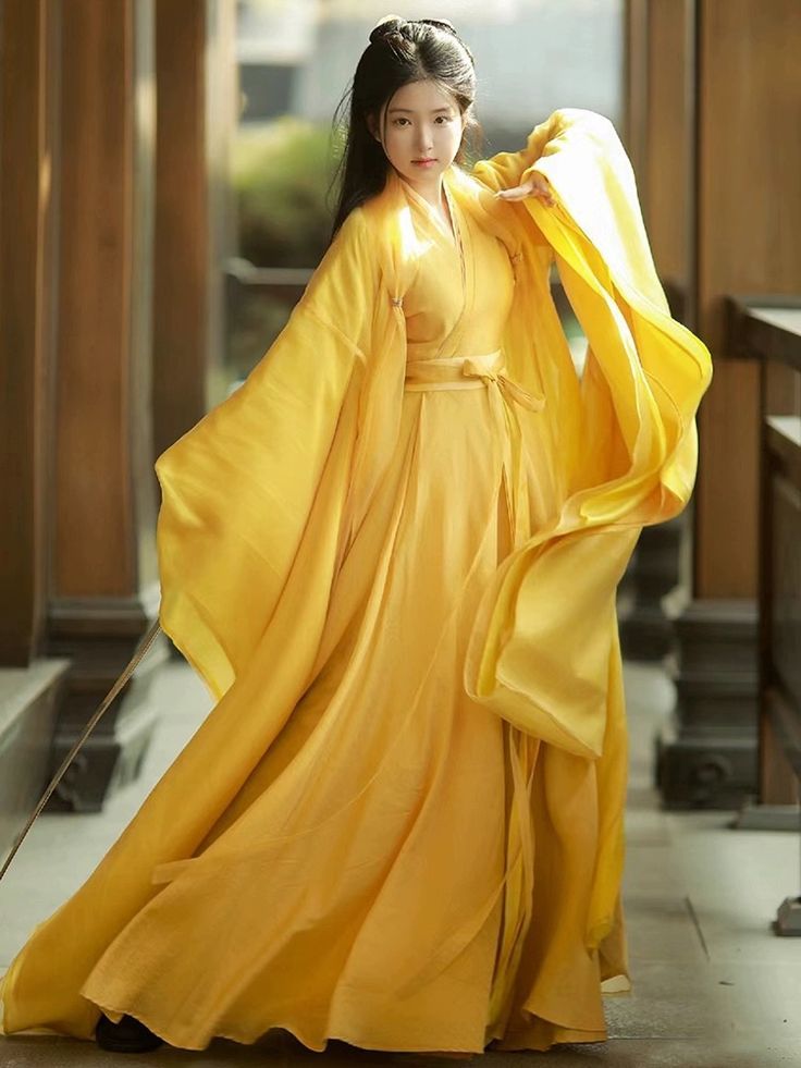Tall and Elegant:The Allure of Extended Cheongsam Tall and Elegant:The Allure of Extended Cheongsam