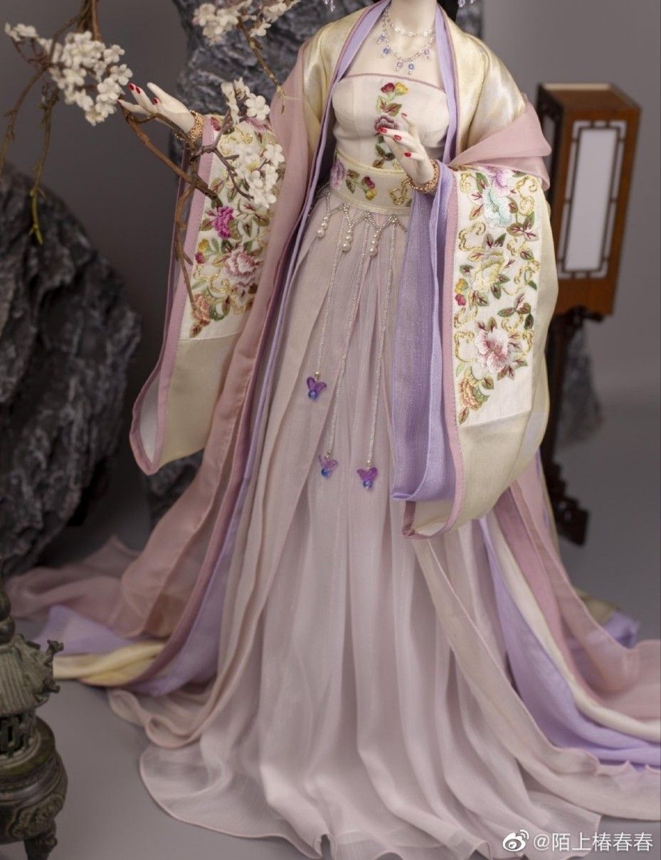 Plus Size Seduction:Embracing the Beauty of Curvier Figures in Chinese Cheongsam Lingerie Plus Size Seduction:Embracing the Beauty of Curvier Figures in Chinese Cheongsam Lingerie