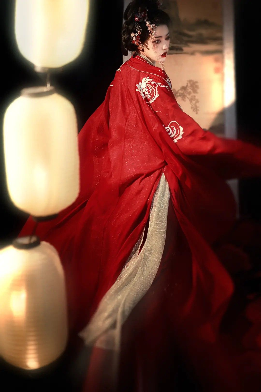 Slim-fitting Round-necked Hanfu Robe:A Glance into its Elegance and Tradition Slim-fitting Round-necked Hanfu Robe:A Glance into its Elegance and Tradition