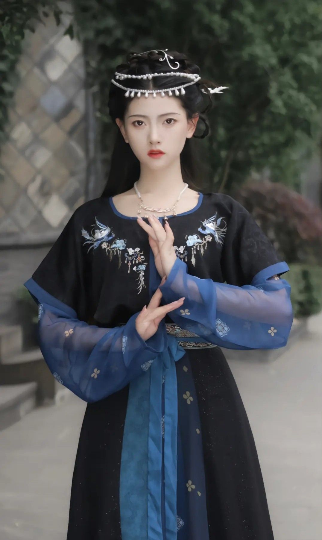 Embracing Authentic Hanfu:The Importance of Originality in Traditional Chinese Fashion Embracing Authentic Hanfu:The Importance of Originality in Traditional Chinese Fashion