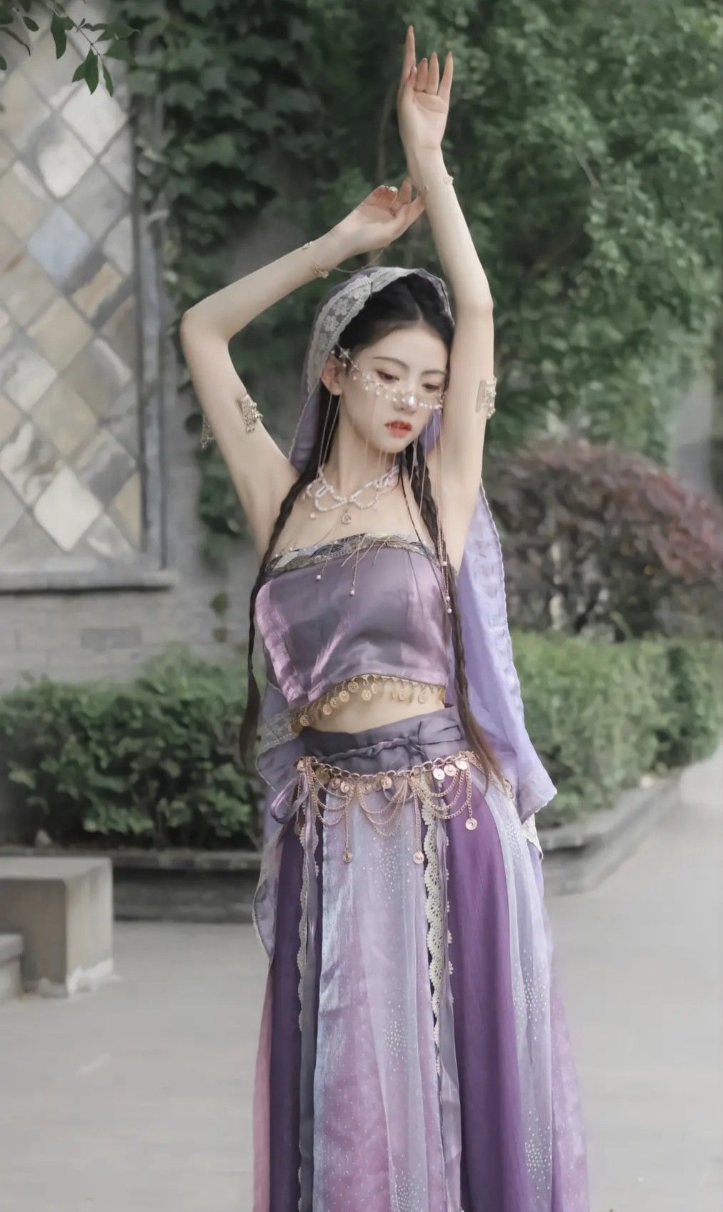 The Evolution of the Hooded Hanfu:The Cape-Style斗篷汉服斗篷式的演变 The Evolution of the Hooded Hanfu:The Cape-Style斗篷汉服斗篷式的演变