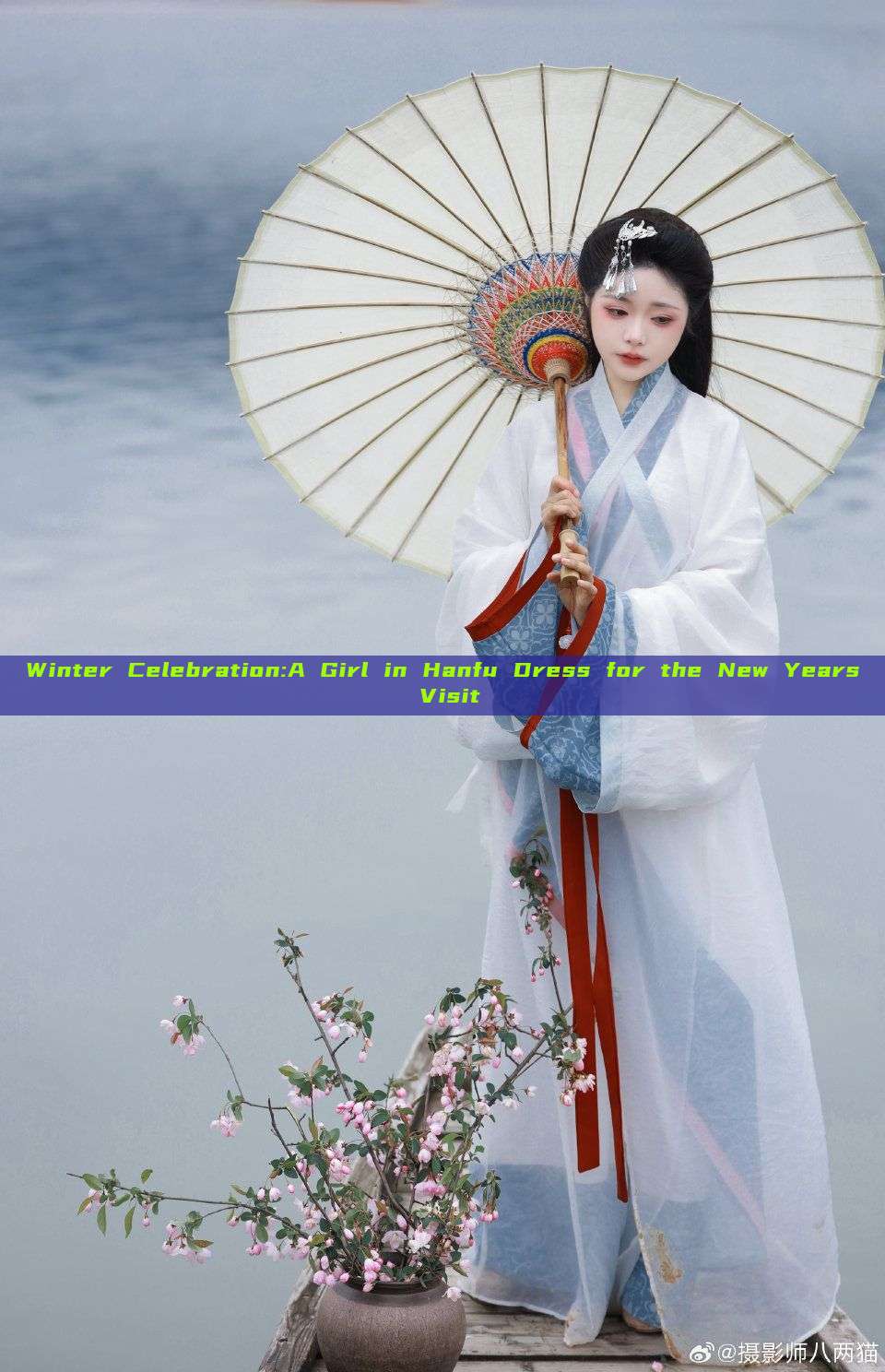 Winter Celebration:A Girl in Hanfu Dress for the New Years Visit Winter Celebration:A Girl in Hanfu Dress for the New Years Visit