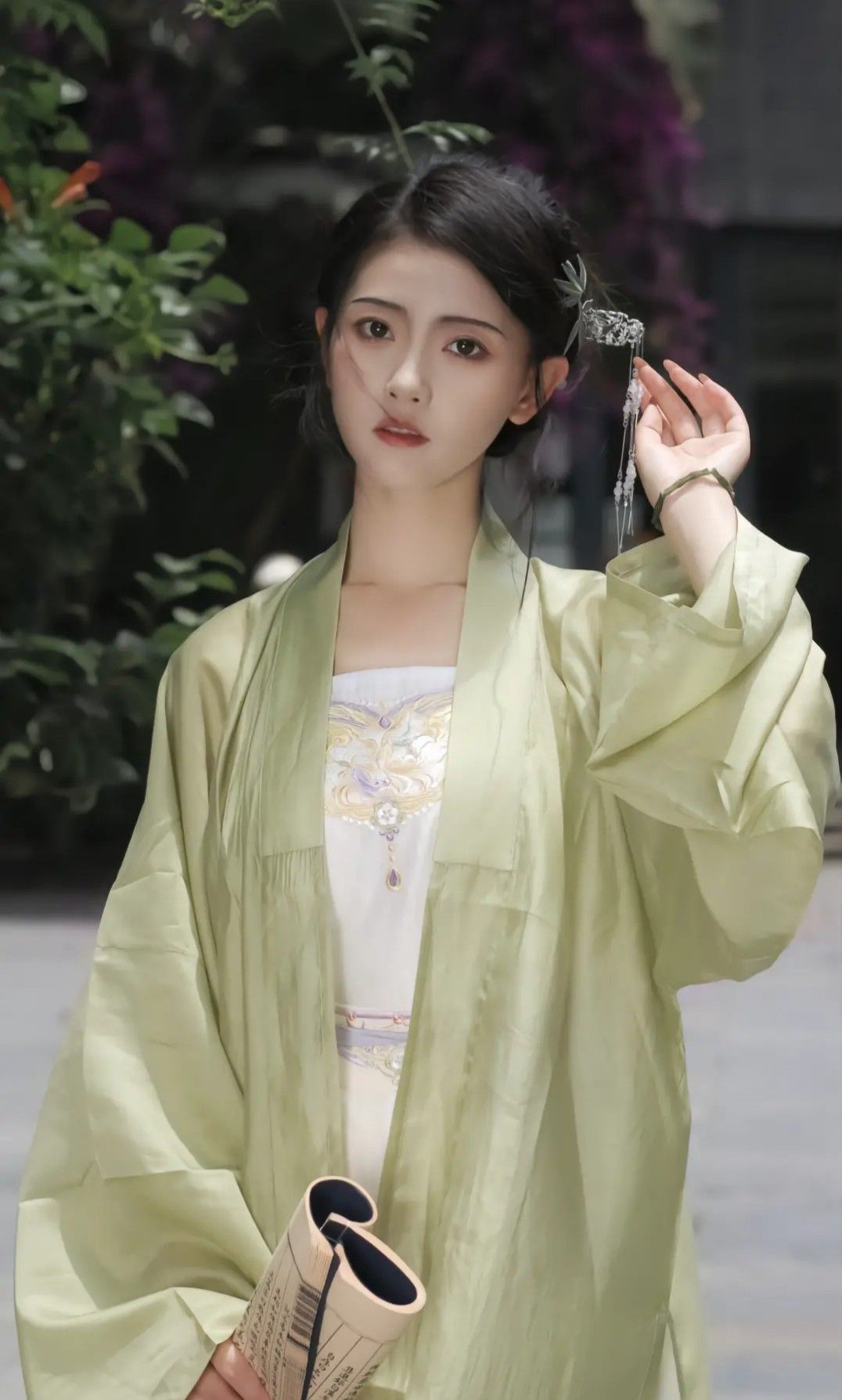 Dress Up and Look Taller in a Mini Cheongsam with a Belly-Covering Magic Dress Up and Look Taller in a Mini Cheongsam with a Belly-Covering Magic