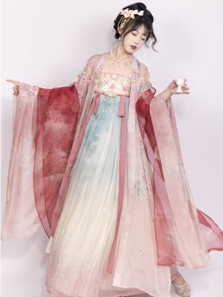 The Headdress of Tang-Style Hanfu Wedding Dress:A Glimpse into Ancient Chinese Bridal Beauty The Headdress of Tang-Style Hanfu Wedding Dress:A Glimpse into Ancient Chinese Bridal Beauty