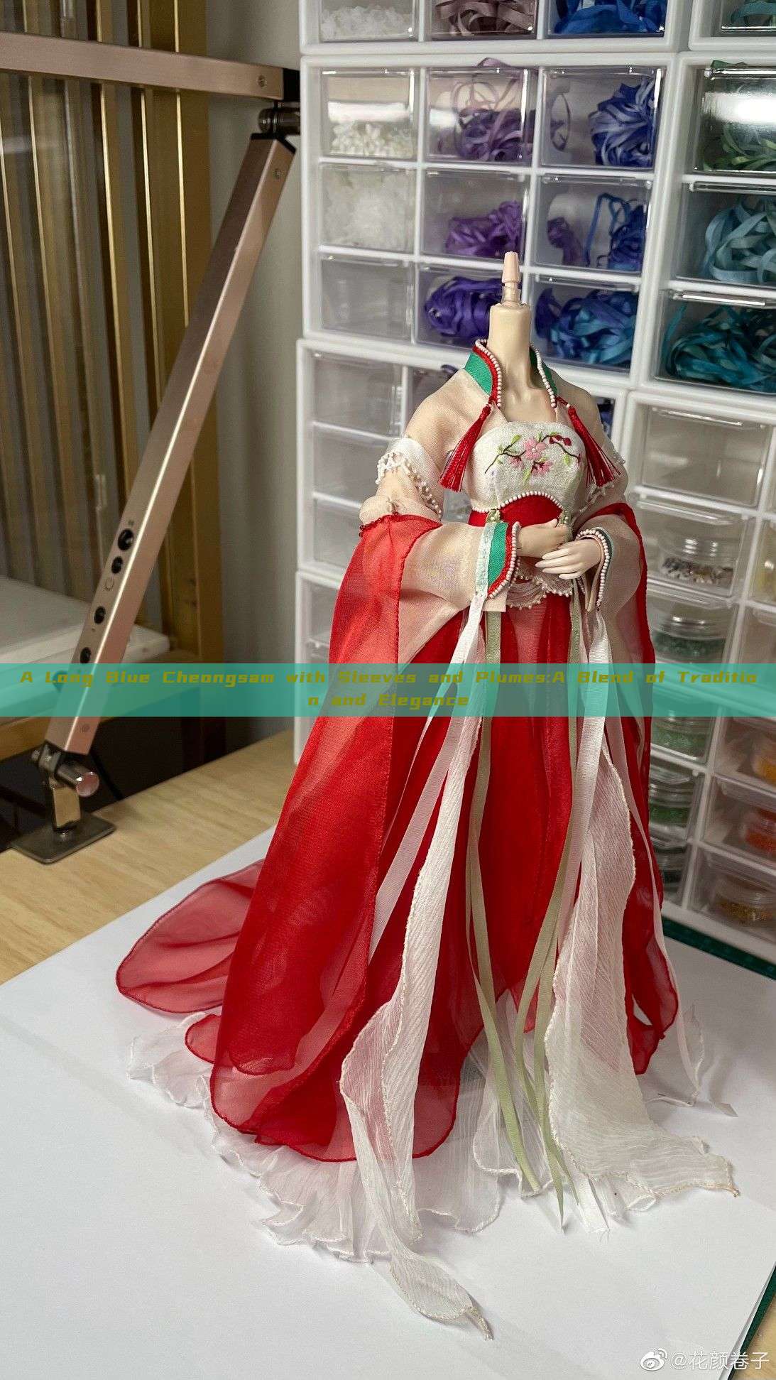 A Long Blue Cheongsam with Sleeves and Plumes:A Blend of Tradition and Elegance A Long Blue Cheongsam with Sleeves and Plumes:A Blend of Tradition and Elegance
