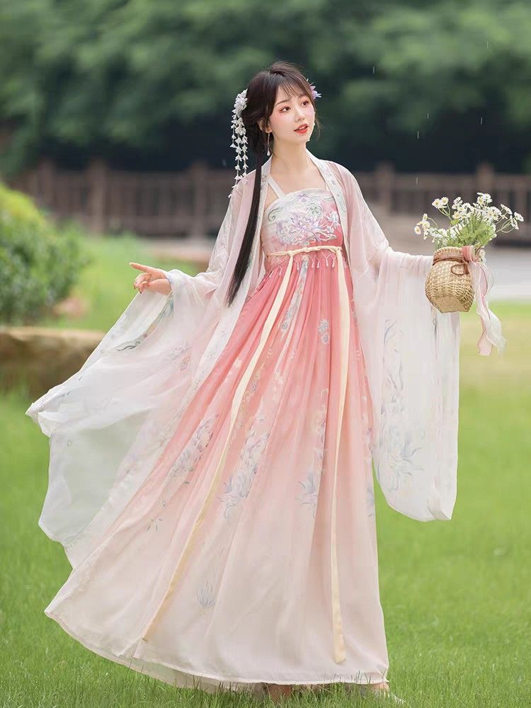 The Art of Pairing Cheongsam with Underlayer:The Story of Qipaos Inner Dress The Art of Pairing Cheongsam with Underlayer:The Story of Qipaos Inner Dress