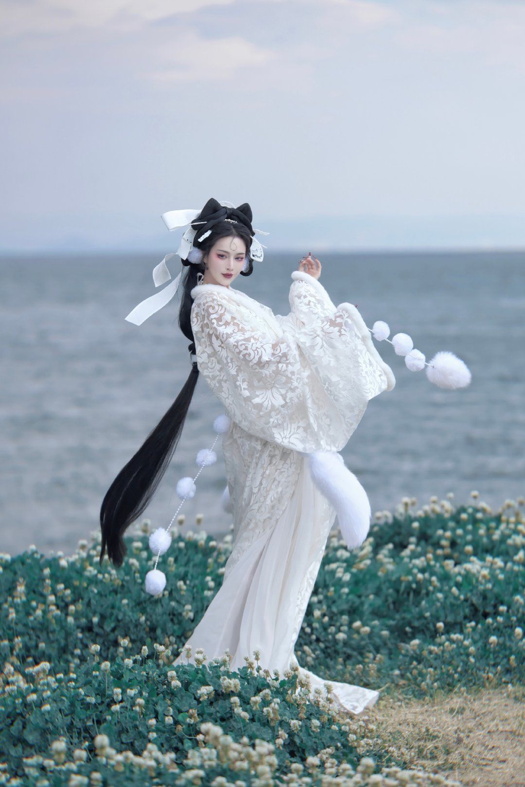Elegant and Chic:Styling a Thin-Cut Little Jacket over a Qipao Cheongsam Elegant and Chic:Styling a Thin-Cut Little Jacket over a Qipao Cheongsam