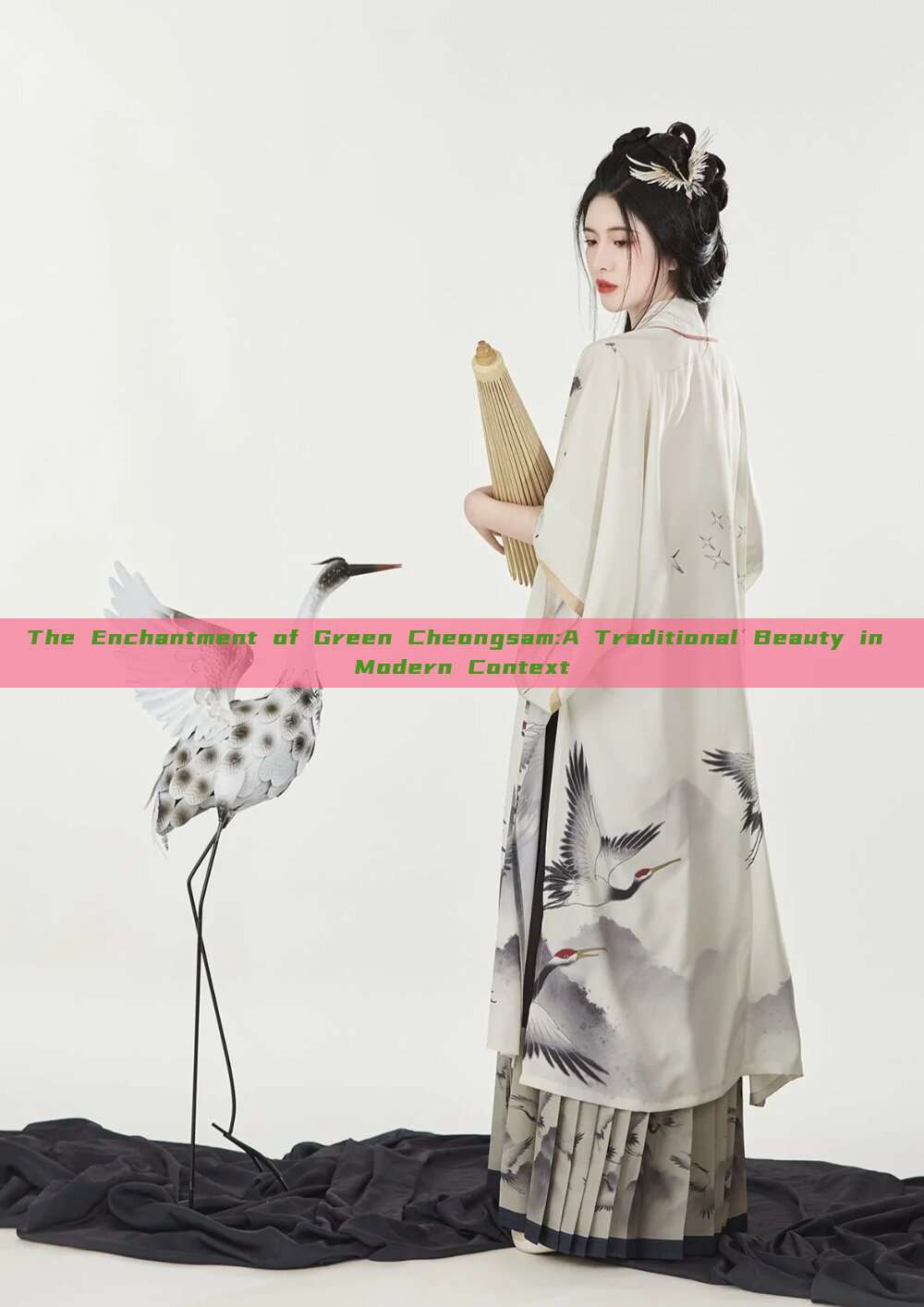 The Enchantment of Green Cheongsam:A Traditional Beauty in Modern Context The Enchantment of Green Cheongsam:A Traditional Beauty in Modern Context