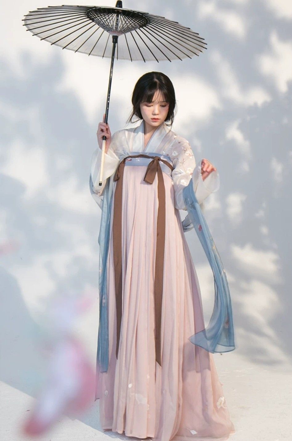 Summer in a Bloom:Teenage Girls in Traditional Hanfu Fashion Summer in a Bloom:Teenage Girls in Traditional Hanfu Fashion