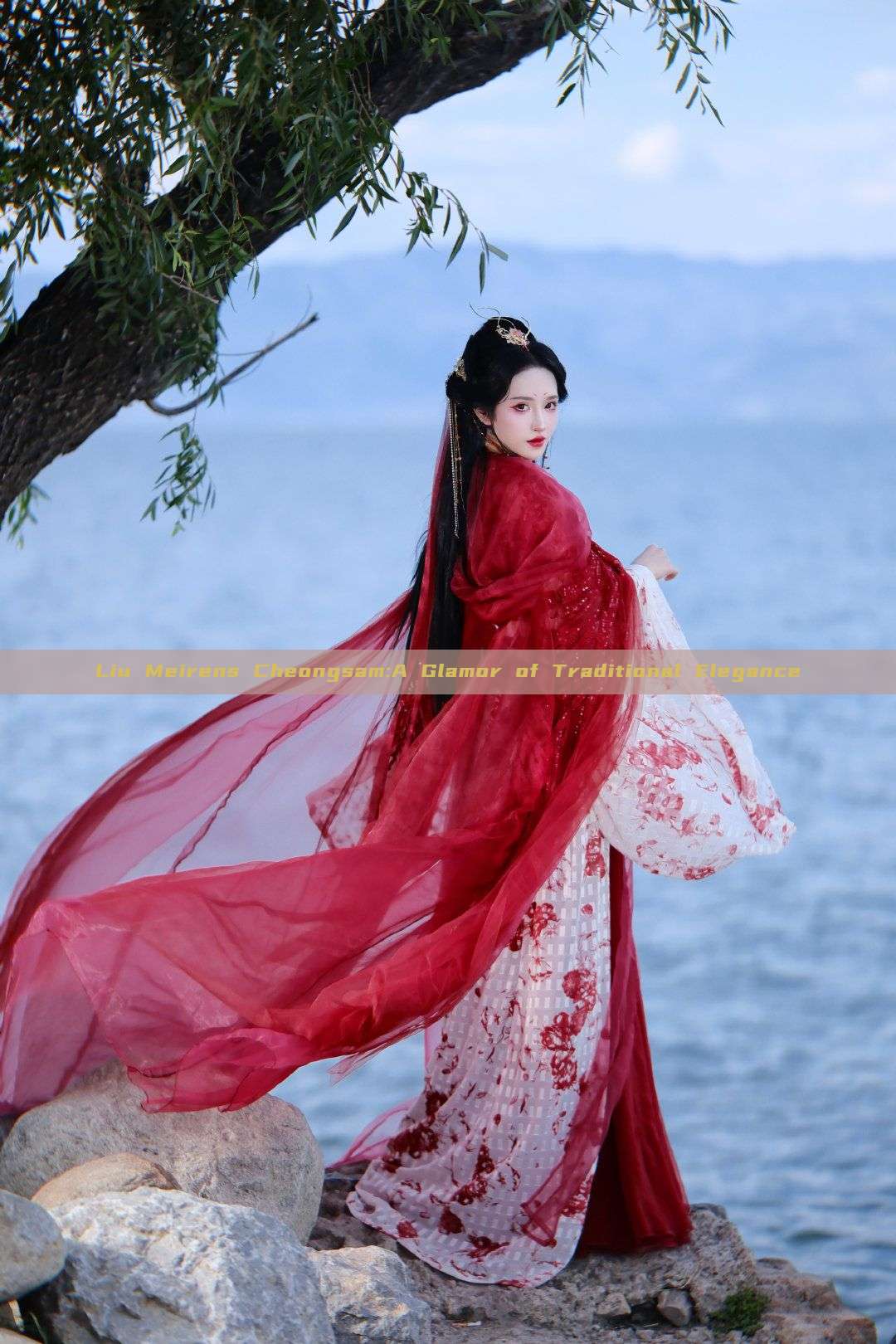 Liu Meirens Cheongsam:A Glamor of Traditional Elegance Liu Meirens Cheongsam:A Glamor of Traditional Elegance