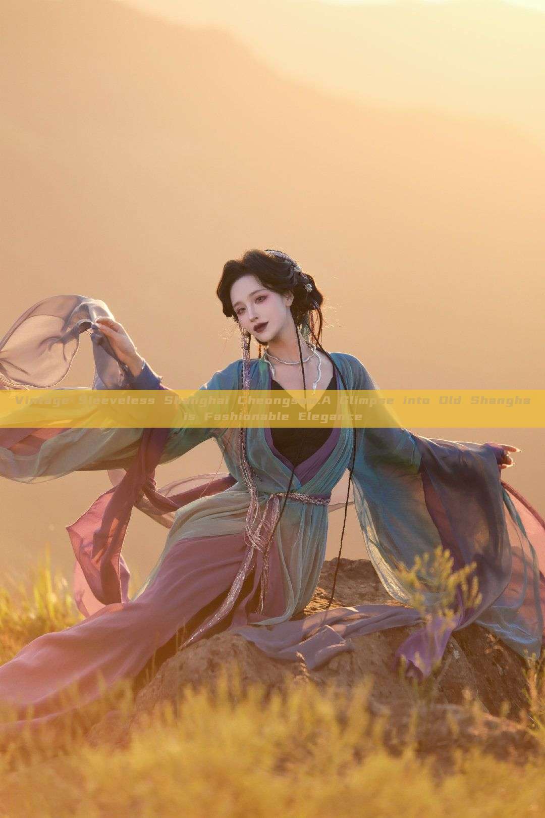 Vintage Sleeveless Shanghai Cheongsam:A Glimpse into Old Shanghais Fashionable Elegance Vintage Sleeveless Shanghai Cheongsam:A Glimpse into Old Shanghais Fashionable Elegance