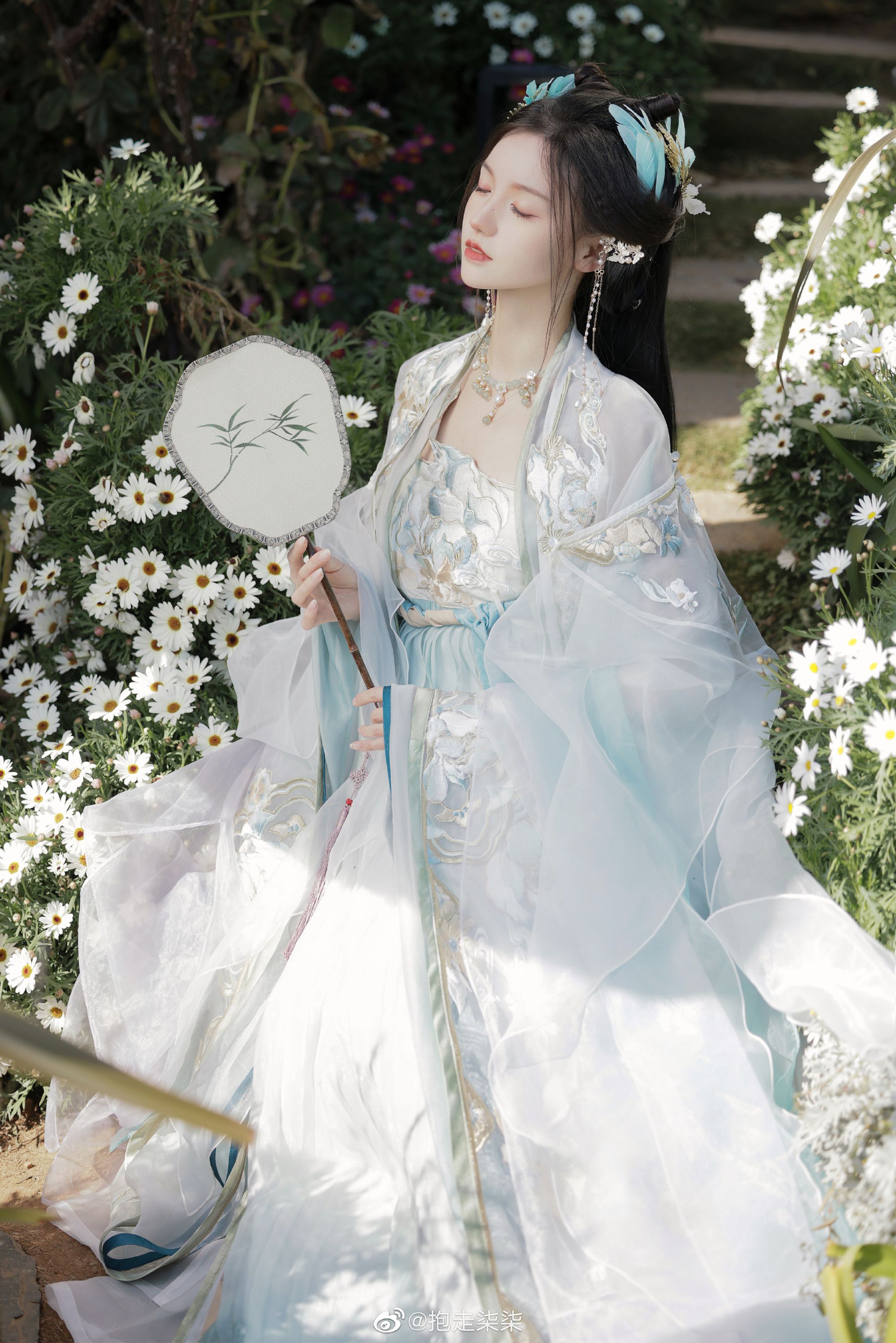 The Splendor of Cheongsam and High Heels:Embracing the Chinese Style The Splendor of Cheongsam and High Heels:Embracing the Chinese Style