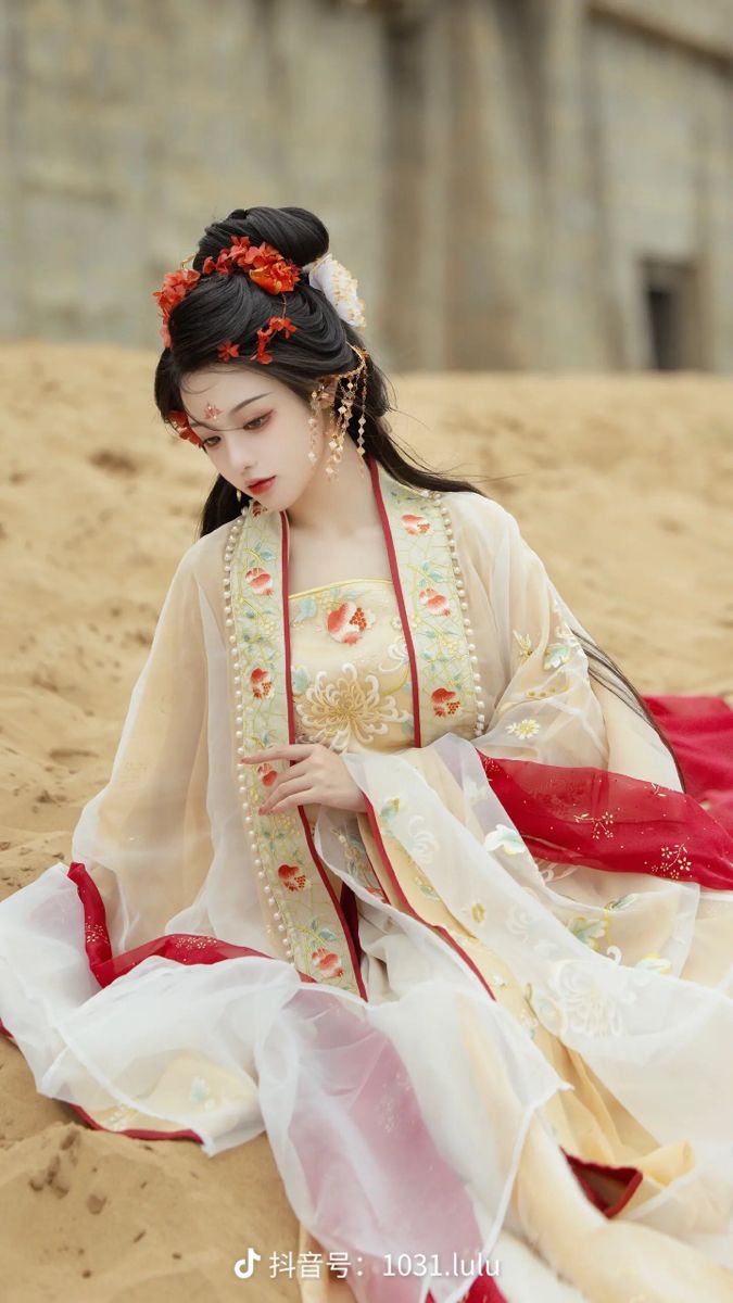 The Splendor of the Tang Dynasty:The Hanfu Style of Shen Zhenzhu The Splendor of the Tang Dynasty:The Hanfu Style of Shen Zhenzhu