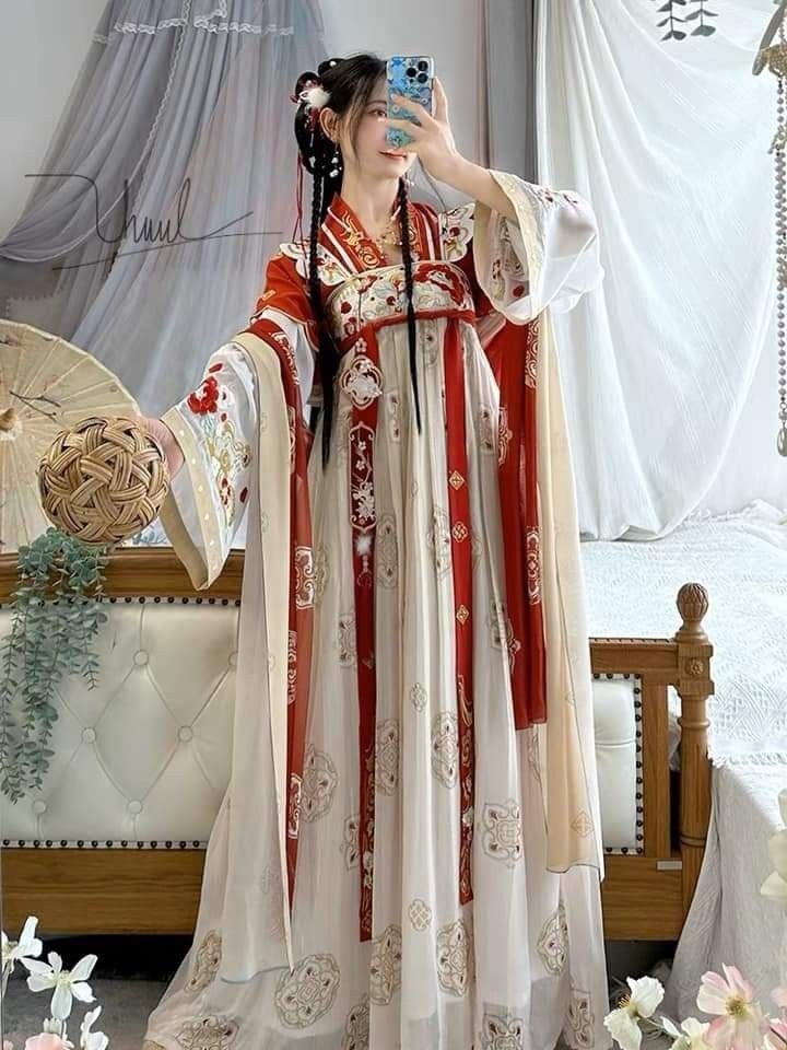 The Charm of Short-Style Cheongsam with Cape and Shawl Collar The Charm of Short-Style Cheongsam with Cape and Shawl Collar