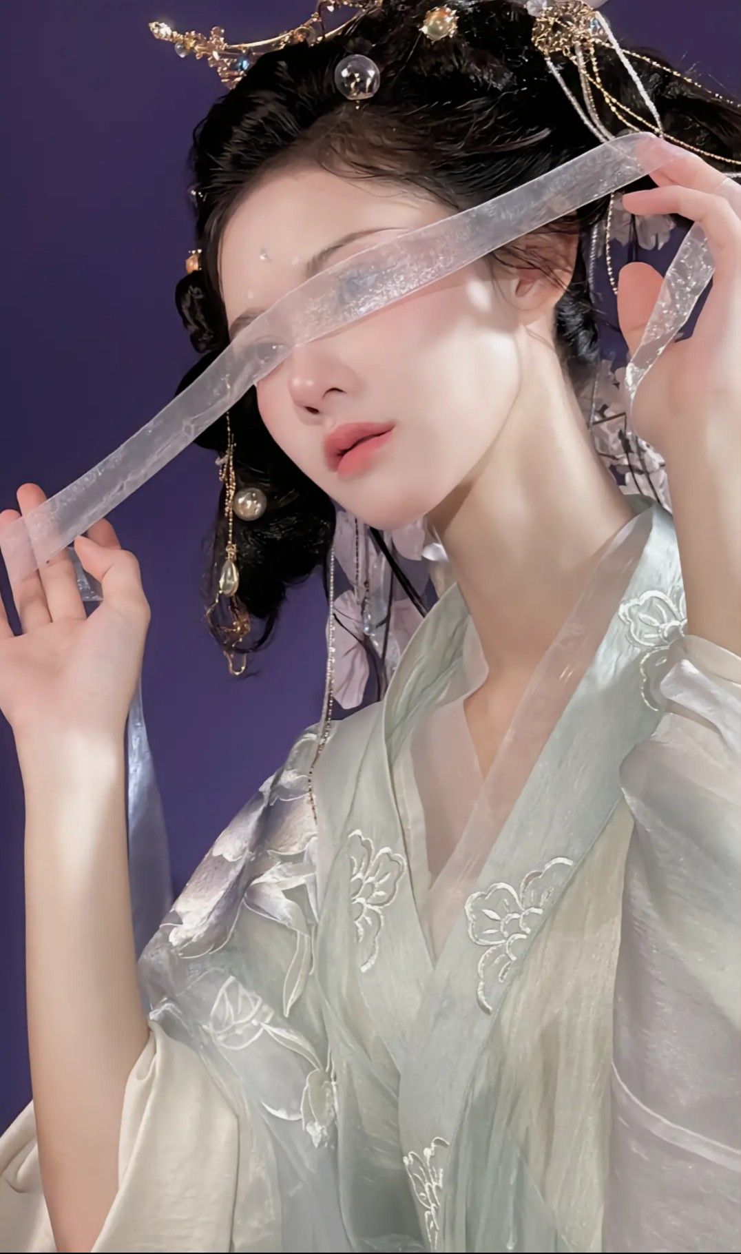 The Elegance of a Girls Mǎmiàn Skirt:A Journey into Traditional Chinese Dress The Elegance of a Girls Mǎmiàn Skirt:A Journey into Traditional Chinese Dress