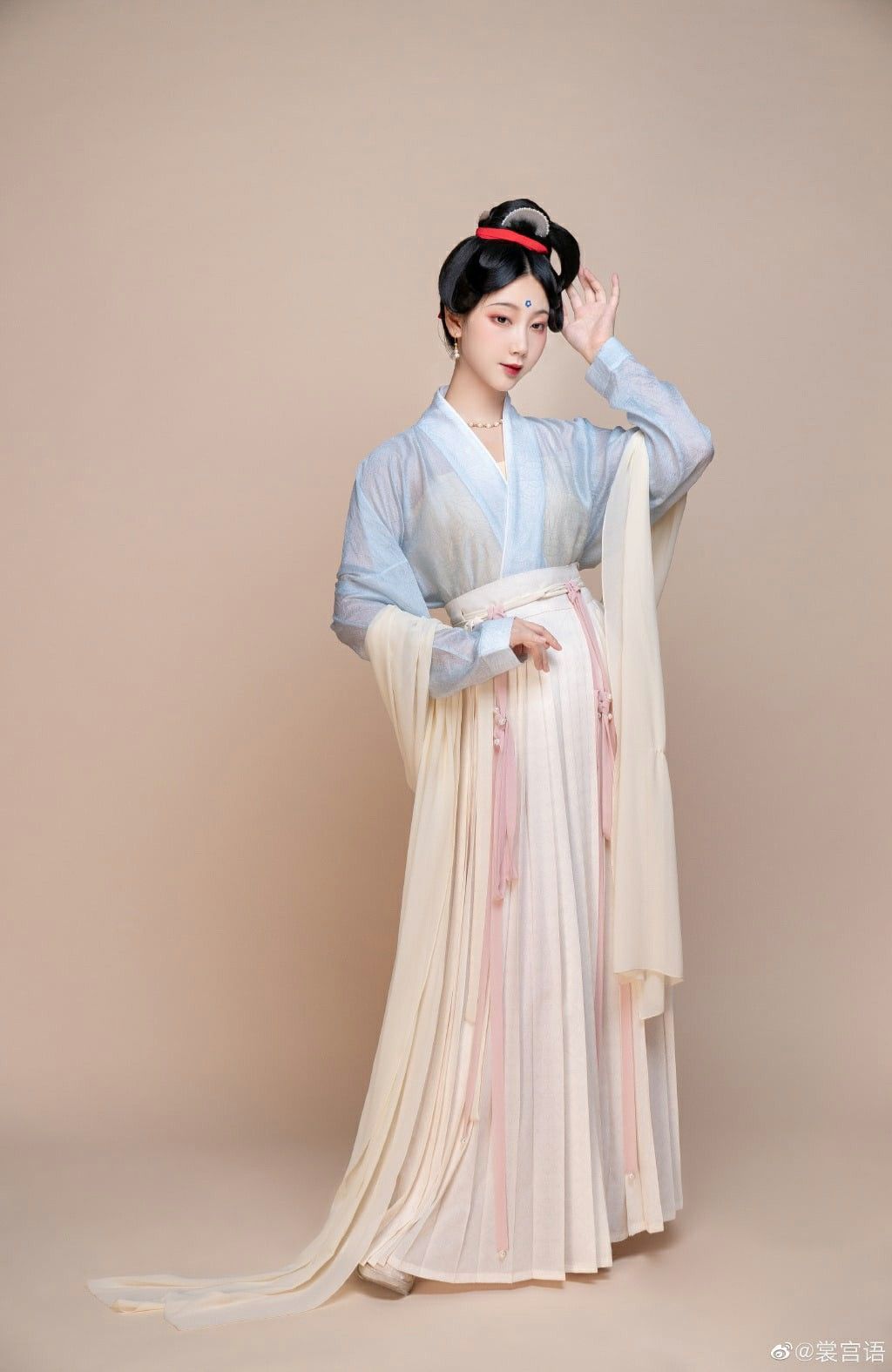 The Rise of Traditional Charm:Tang Suit外套 in Spring and Autumn The Rise of Traditional Charm:Tang Suit外套 in Spring and Autumn