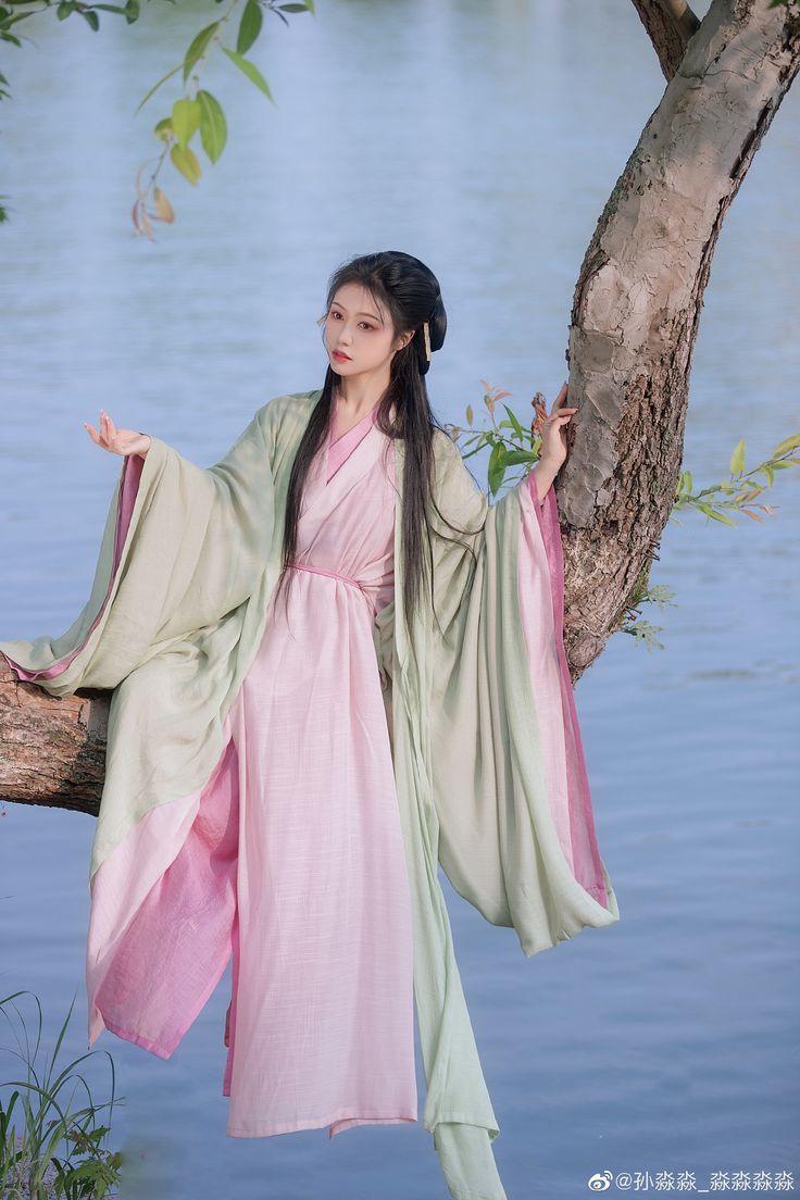 The Chic Charm of Qipao-Style Blouse:A Fashionable Standout in Modern Attire The Chic Charm of Qipao-Style Blouse:A Fashionable Standout in Modern Attire