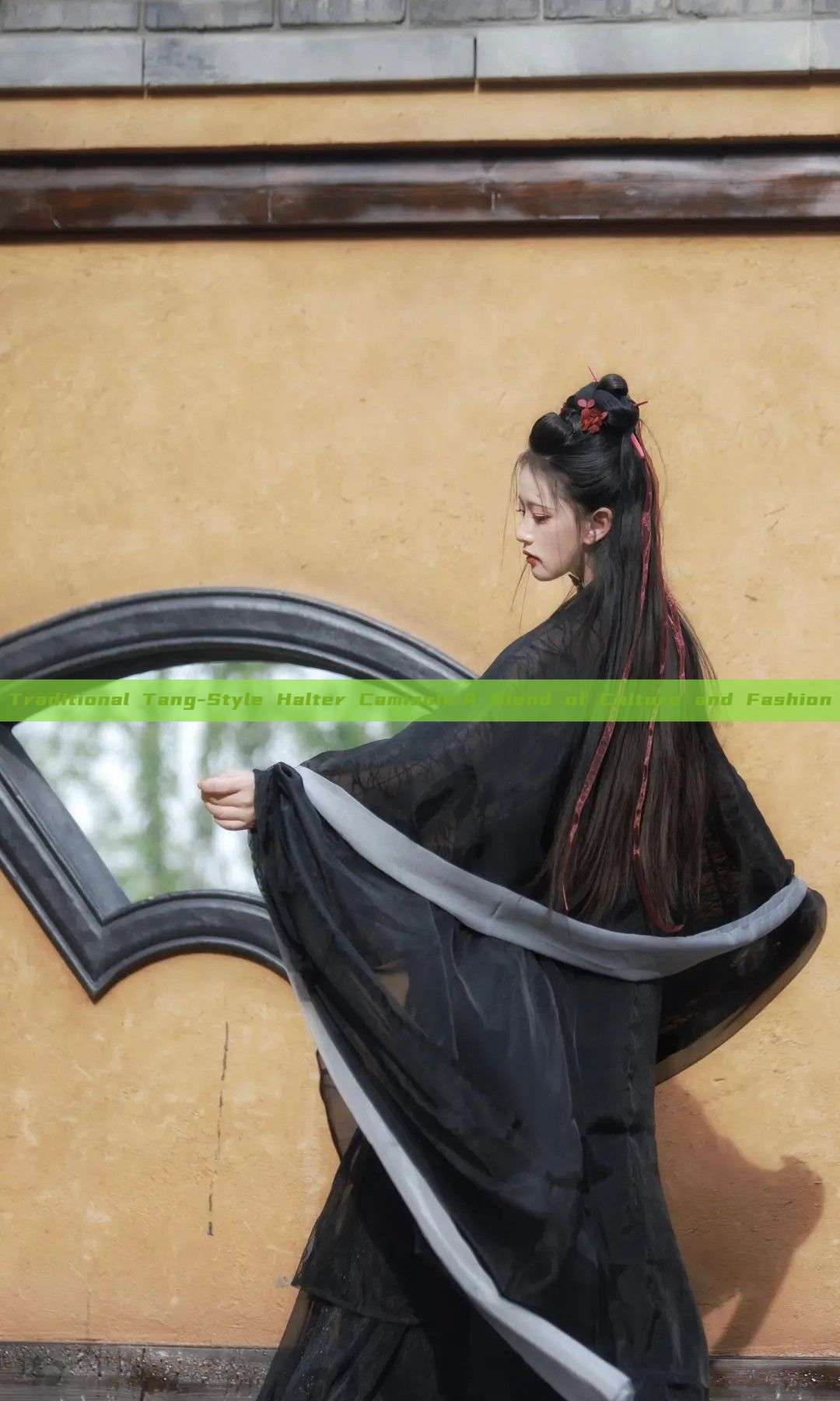 Traditional Tang-Style Halter Camisole:A Blend of Culture and Fashion Traditional Tang-Style Halter Camisole:A Blend of Culture and Fashion