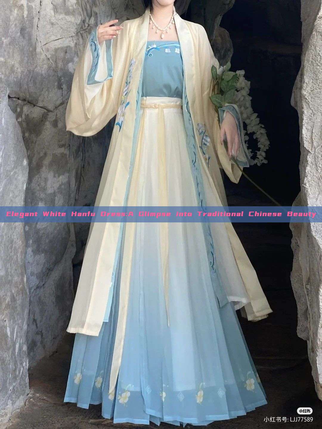Elegant White Hanfu Dress:A Glimpse into Traditional Chinese Beauty Elegant White Hanfu Dress:A Glimpse into Traditional Chinese Beauty