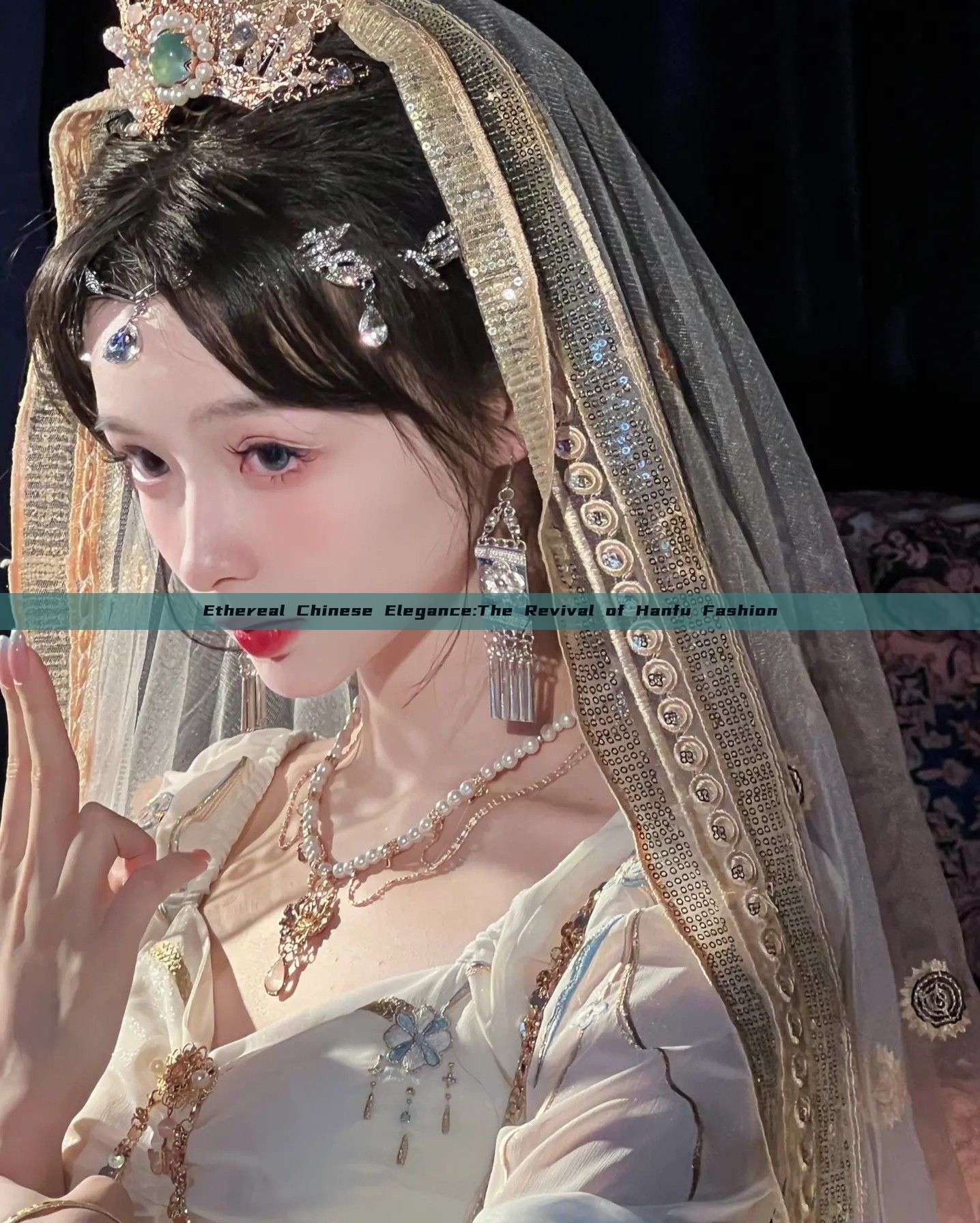 Ethereal Chinese Elegance:The Revival of Hanfu Fashion Ethereal Chinese Elegance:The Revival of Hanfu Fashion