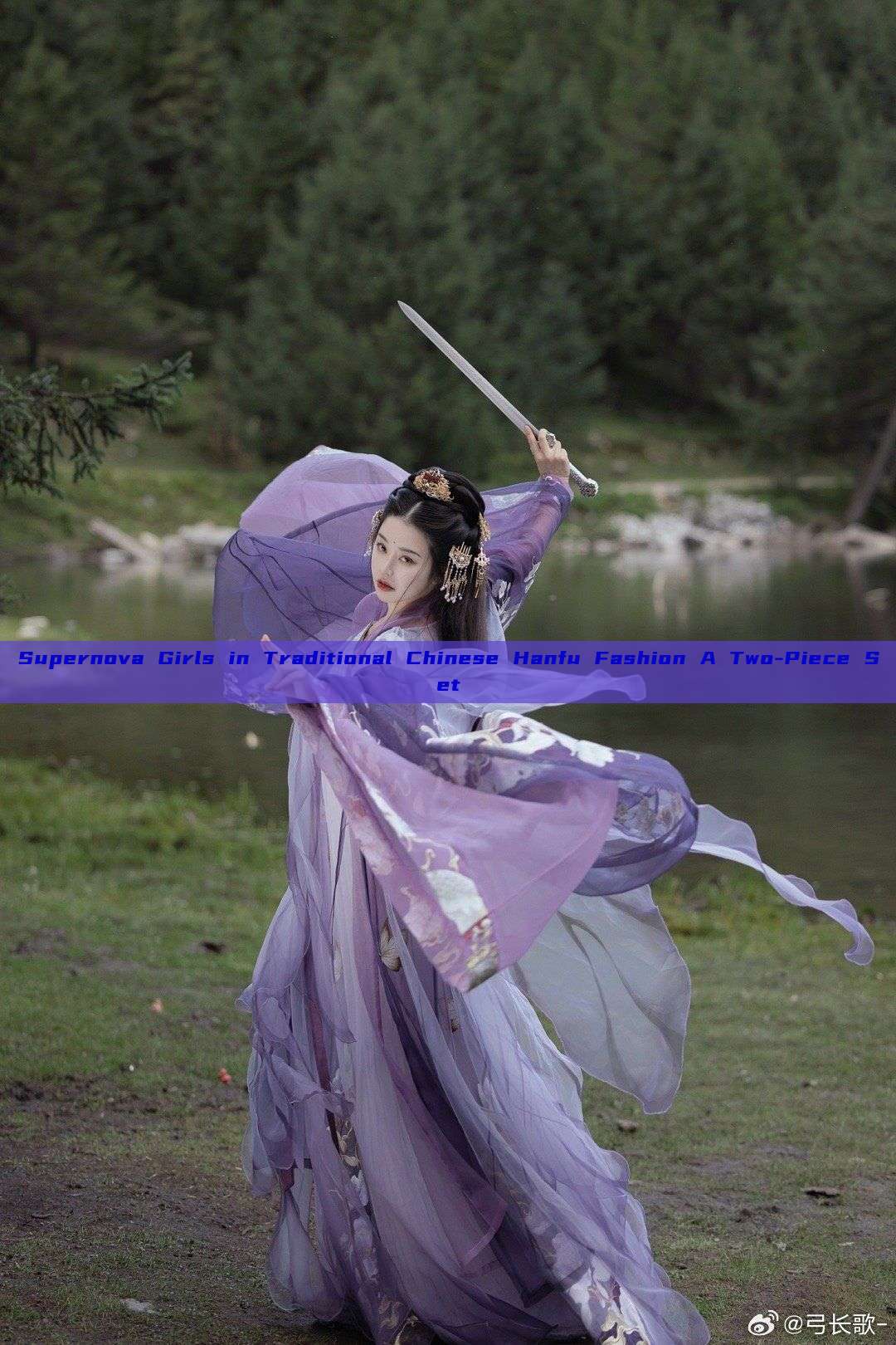 Supernova Girls in Traditional Chinese Hanfu Fashion A Two-Piece Set