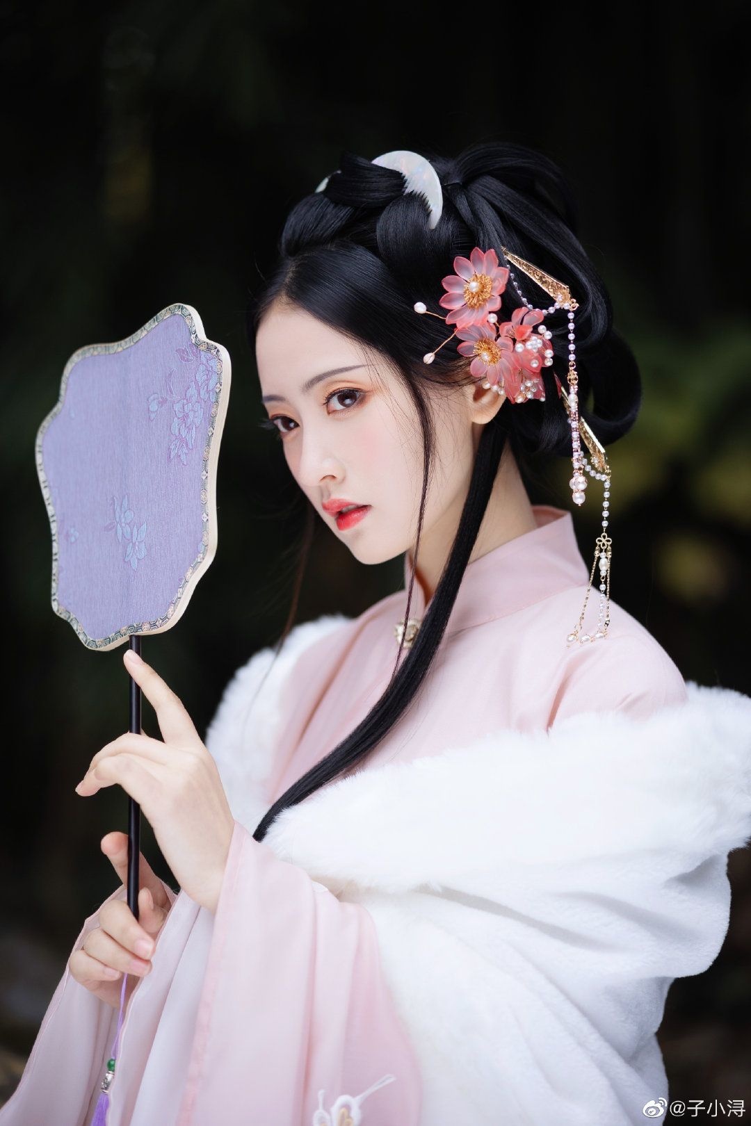 Elegant Blue Hanfu for Women:A Glimpse into the Traditional Chinese Beauty
