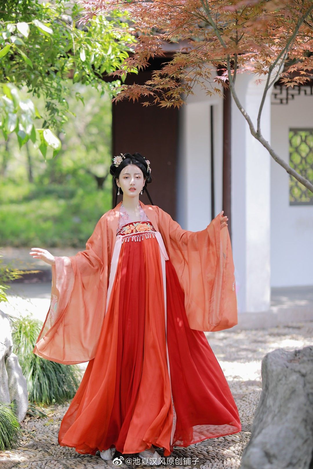 Ancient-Style Hairpins,Maimi Skirts,and the Enchantment of a Childs Grotto Fashion Ancient-Style Hairpins,Maimi Skirts,and the Enchantment of a Childs Grotto Fashion