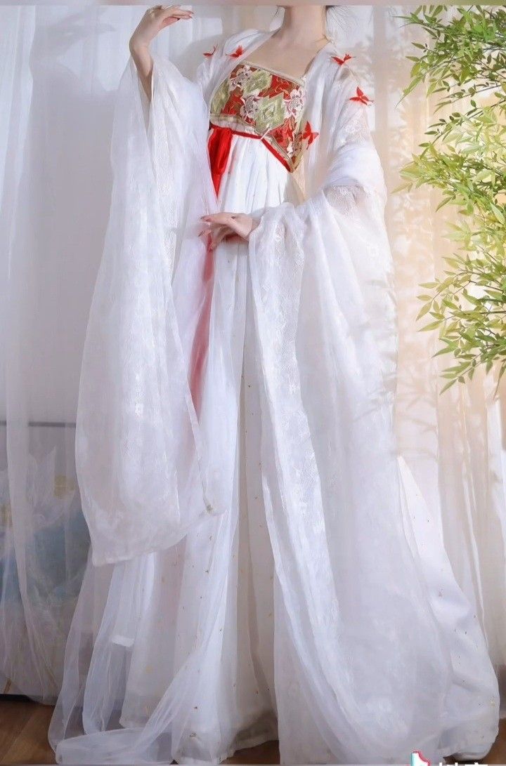 The Elegance of Hanfu:Womens Qiyao Ruqun with Crossed Collars The Elegance of Hanfu:Womens Qiyao Ruqun with Crossed Collars