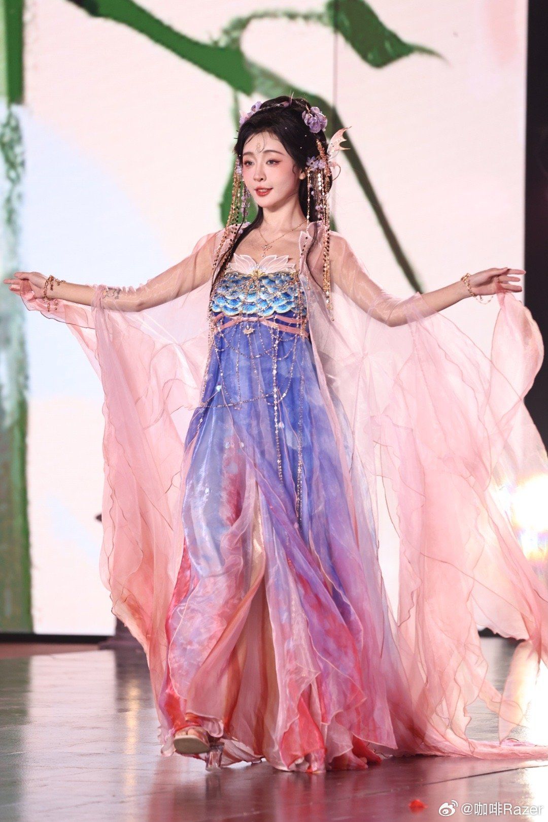 Reimagining the Cheongsam:The Evolution of Traditional Chinese Fashion in 2023 Reimagining the Cheongsam:The Evolution of Traditional Chinese Fashion in 2023