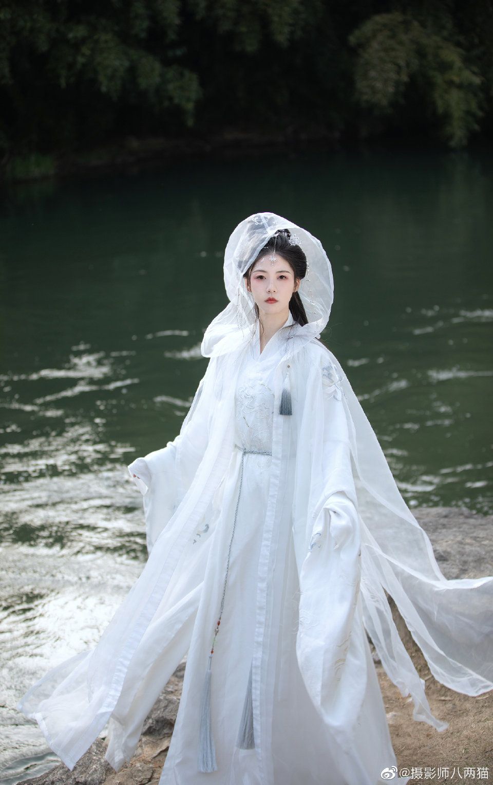 The Charm of Mid-Length Cheongsam-Style Blouses The Charm of Mid-Length Cheongsam-Style Blouses