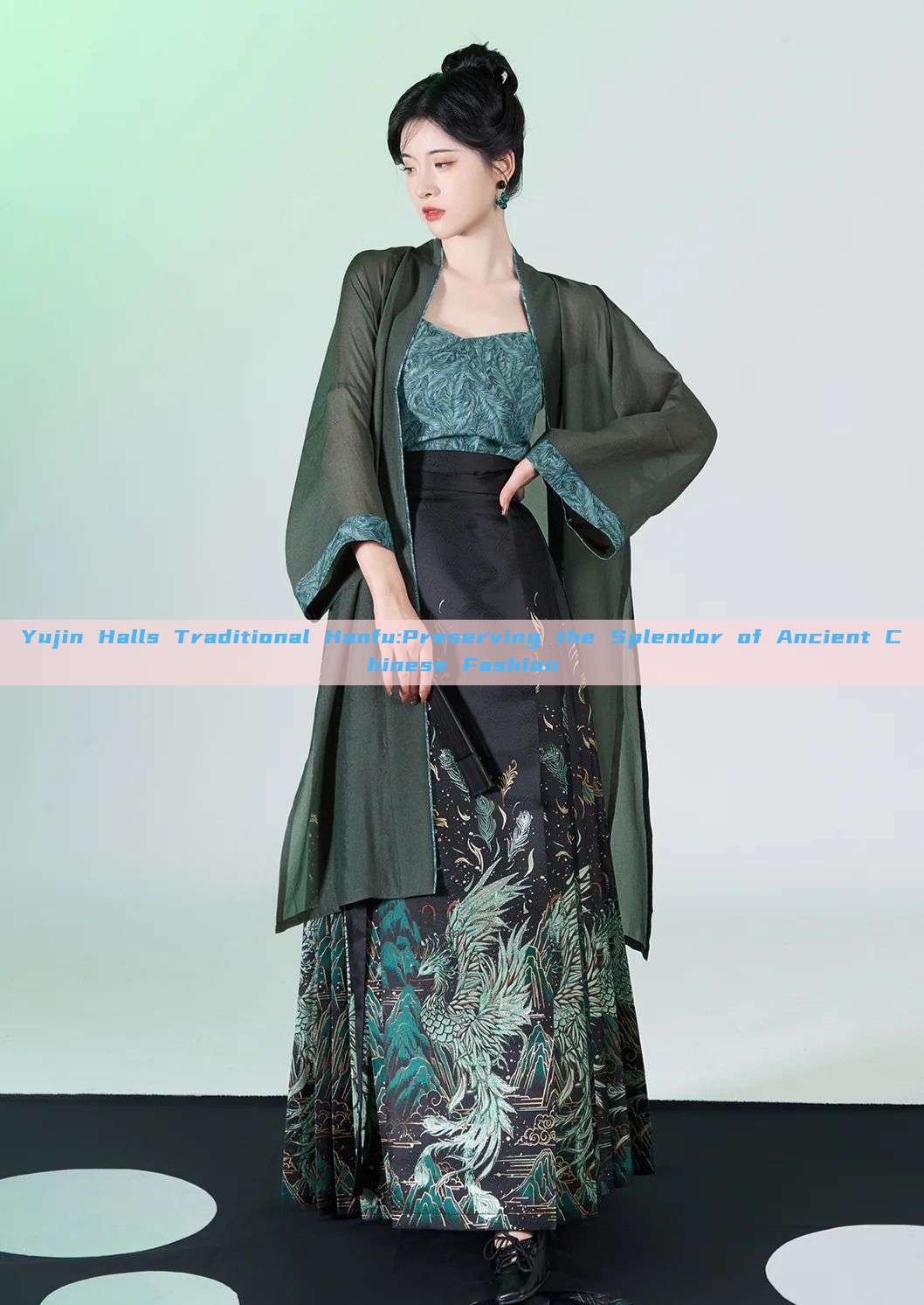 Yujin Halls Traditional Hanfu:Preserving the Splendor of Ancient Chinese Fashion