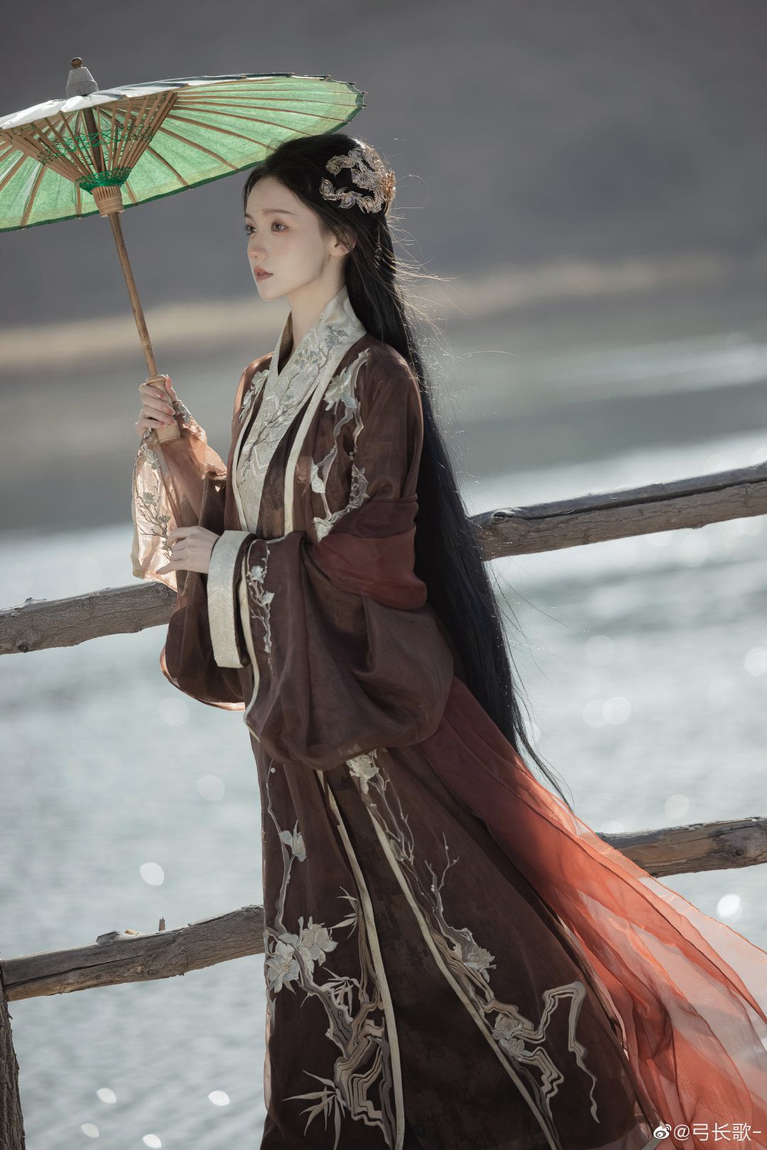 The Cheongsam Revolution:Embracing Traditional Elegance in Modern Student Life The Cheongsam Revolution:Embracing Traditional Elegance in Modern Student Life
