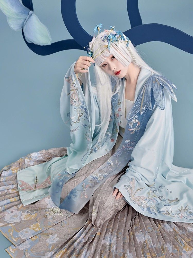 Skirt Linings and Hanfu Fashion:The Evolution of Undergarments in Traditional Chinese Clothing