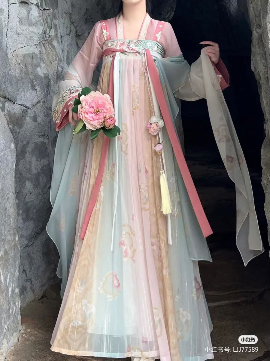 Spring and Summer Daily Fashion with a Mamens Skirt Spring and Summer Daily Fashion with a Mamens Skirt