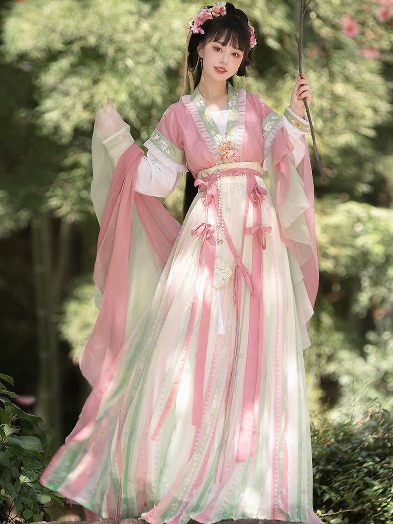 Winter Wedding Gown:The Elegance of Cheongsam for the Bride Winter Wedding Gown:The Elegance of Cheongsam for the Bride