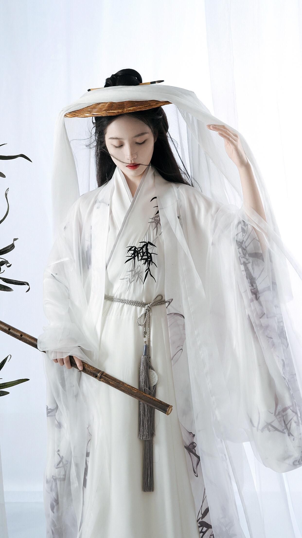 Ancient Hanfu Fashion:A Fifth-Grade Girls Journey into Traditional Chinese Attire Ancient Hanfu Fashion:A Fifth-Grade Girls Journey into Traditional Chinese Attire