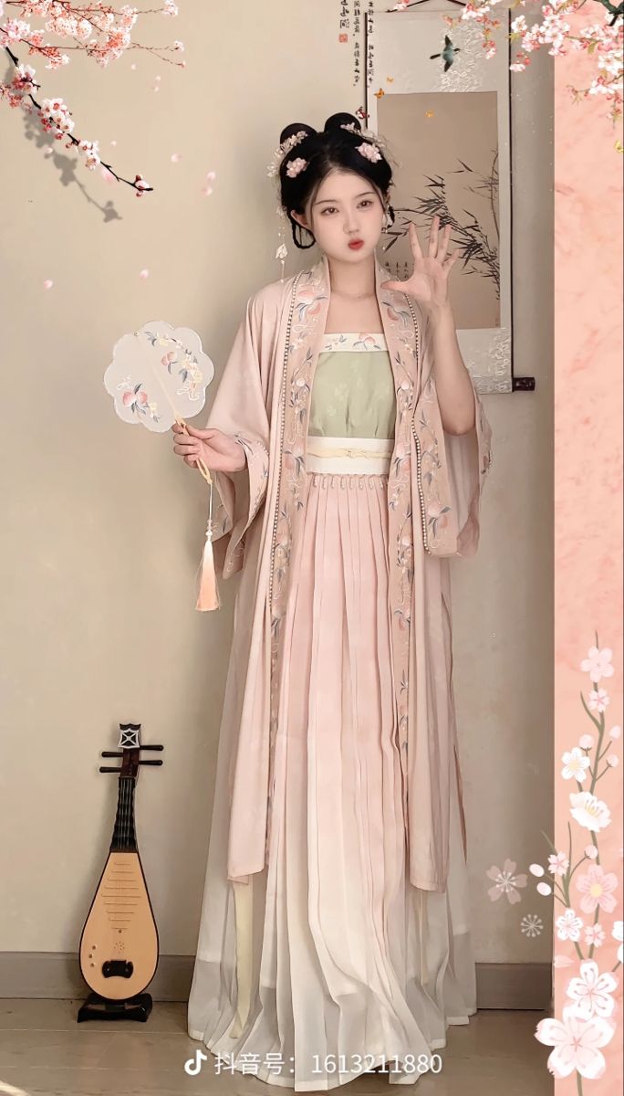 Ancient Charm Revived:The Evolution of Hanfu as Traditional Performance Attire Ancient Charm Revived:The Evolution of Hanfu as Traditional Performance Attire